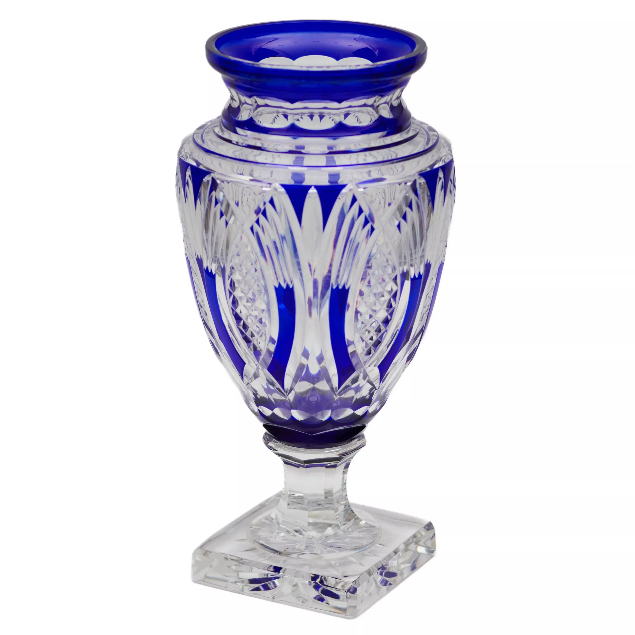 Grand vase de forme amphore en cristal coloré. 