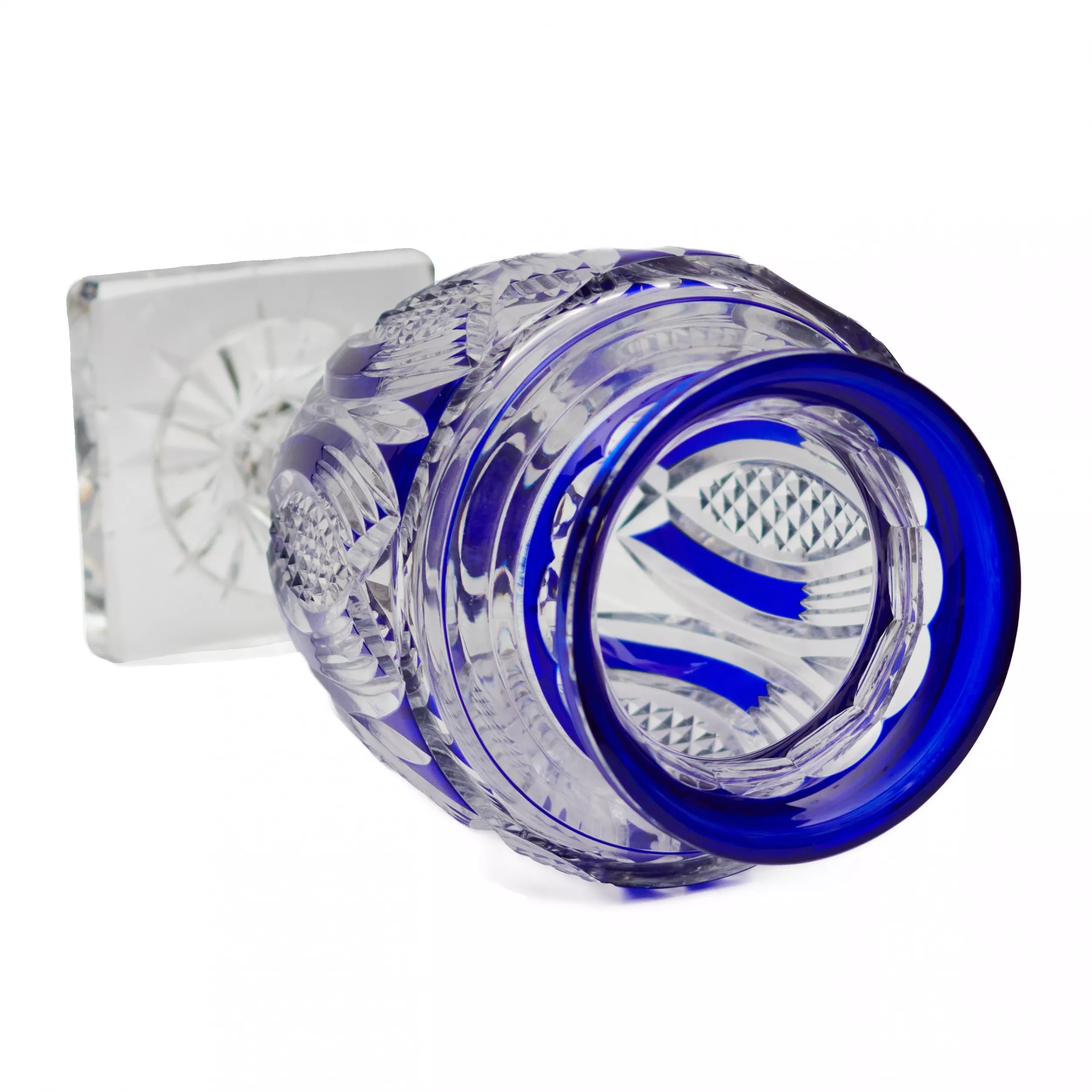 Grand vase de forme amphore en cristal coloré. 