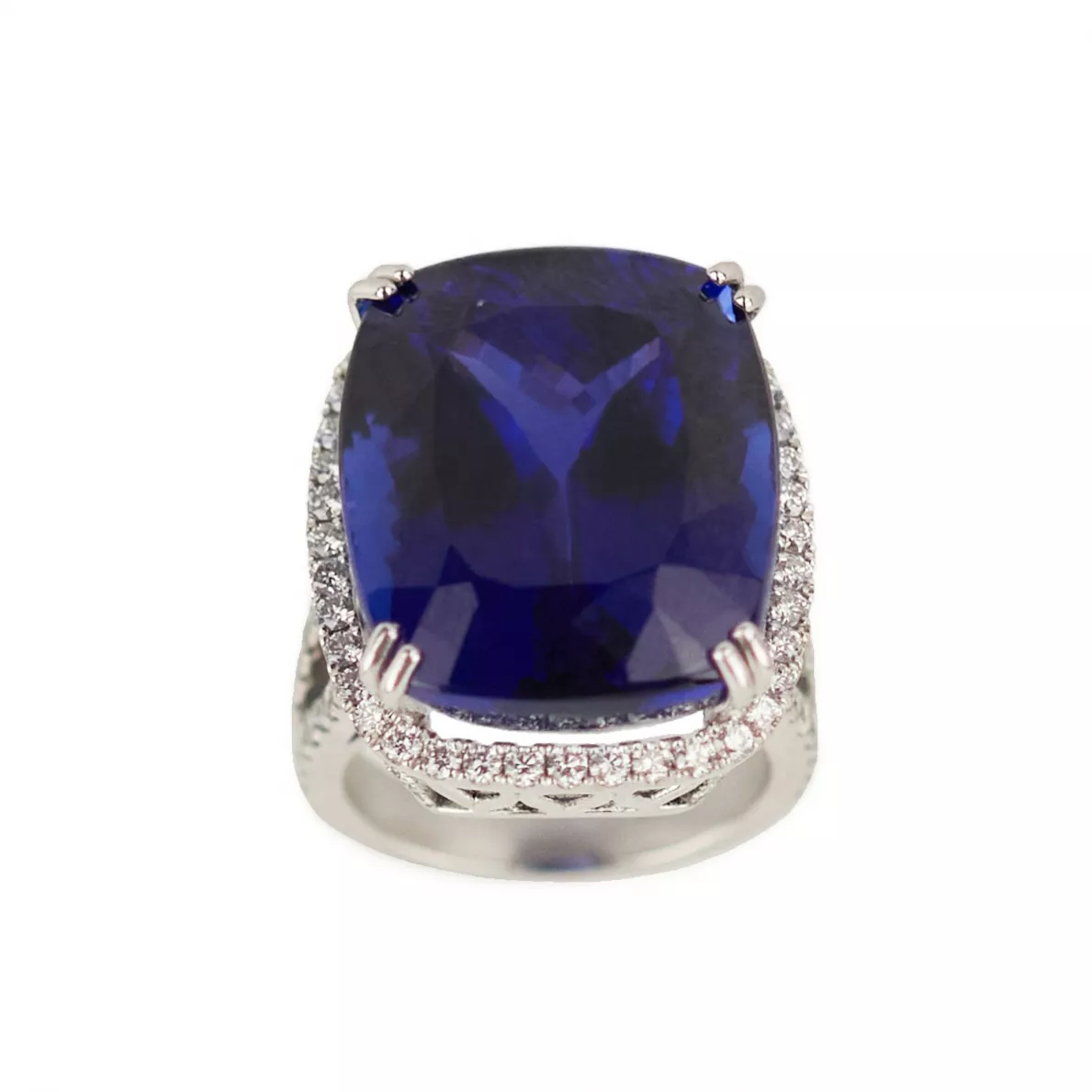 BAGUE EN OR BLANC, TANZANITE ET DIAMANTS. XXIe SIÈCLE