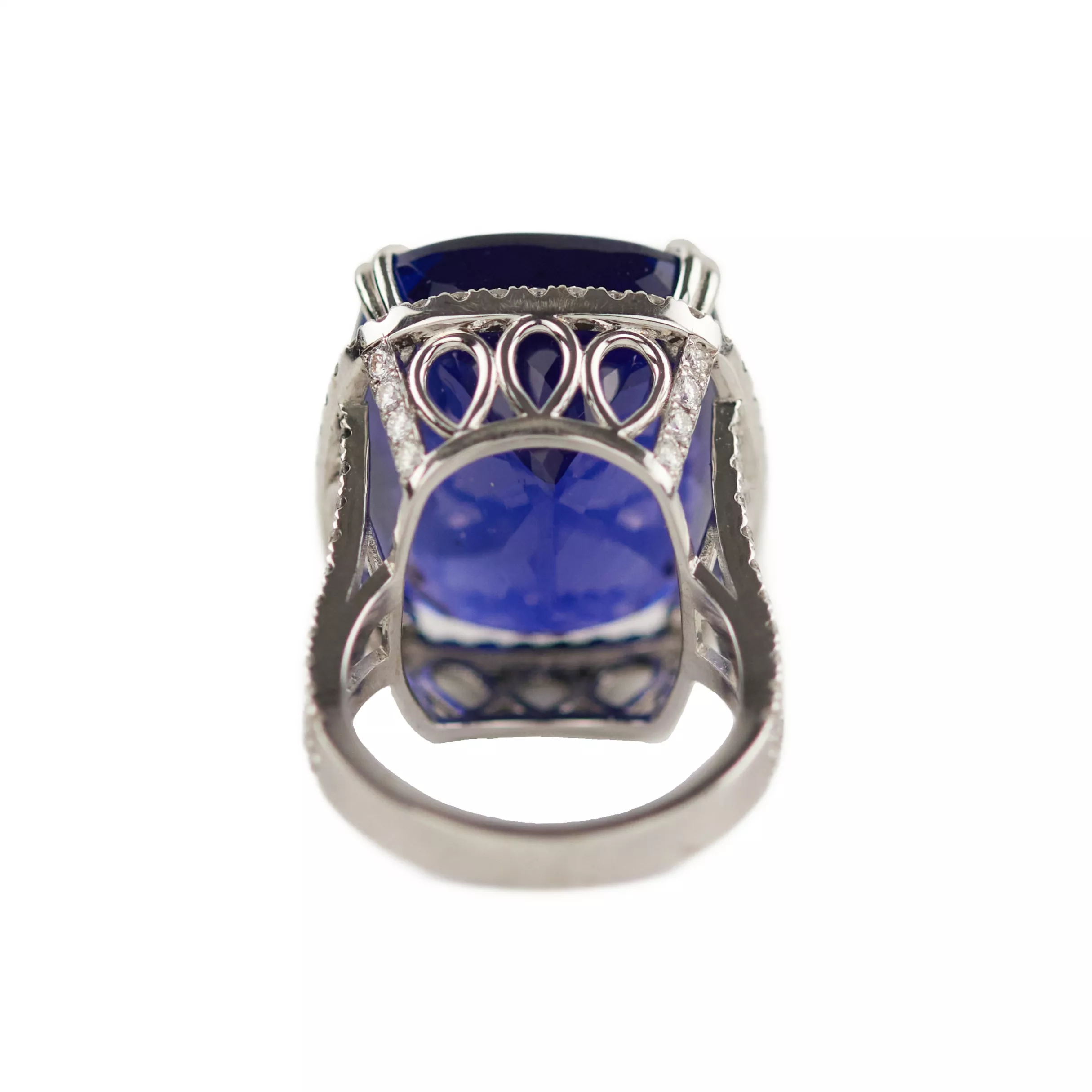 BAGUE EN OR BLANC, TANZANITE ET DIAMANTS. XXIe SIÈCLE