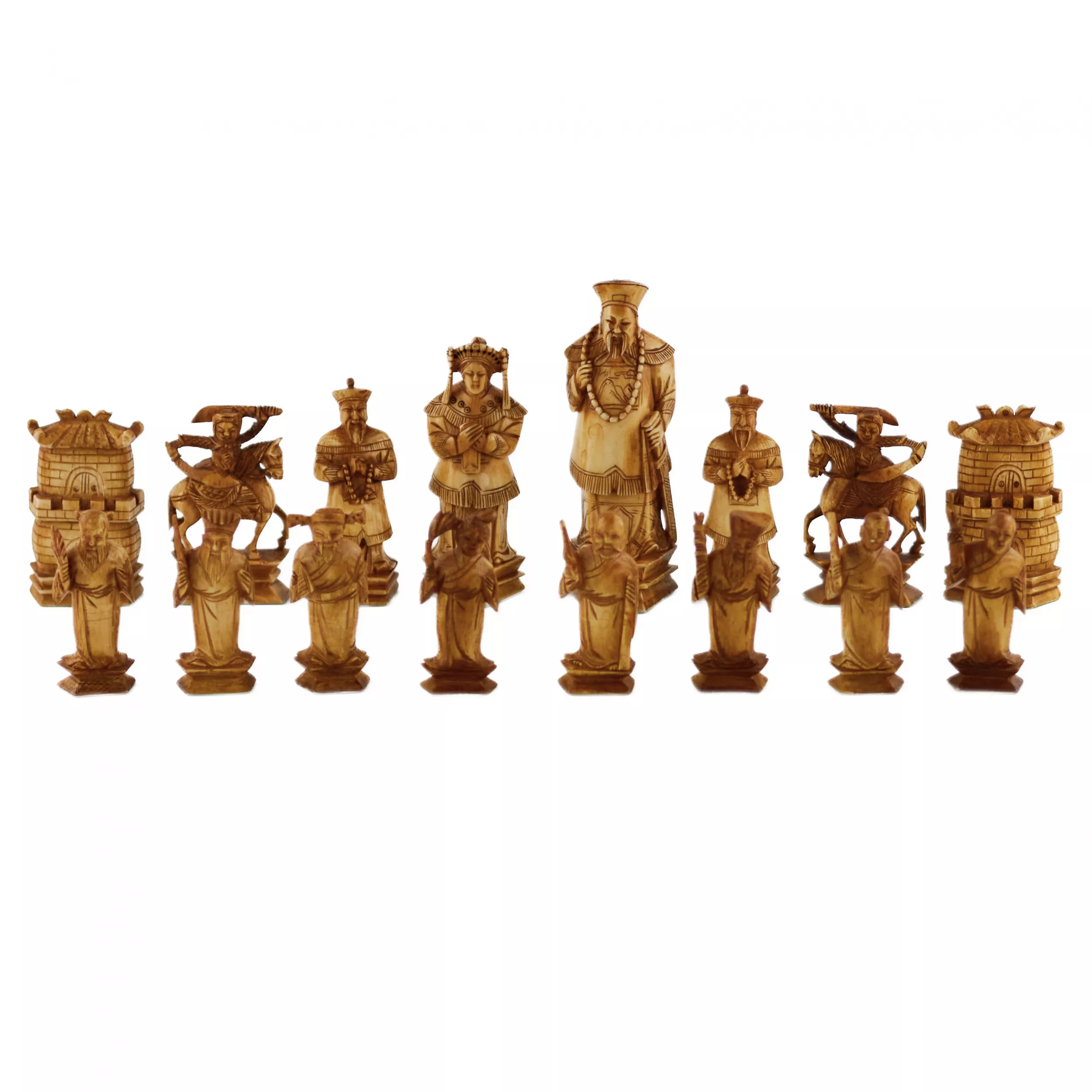 Un bel ensemble de pièces d`échecs chinoises en ivoire. Le tournant des XIXe-XXe siècles. 