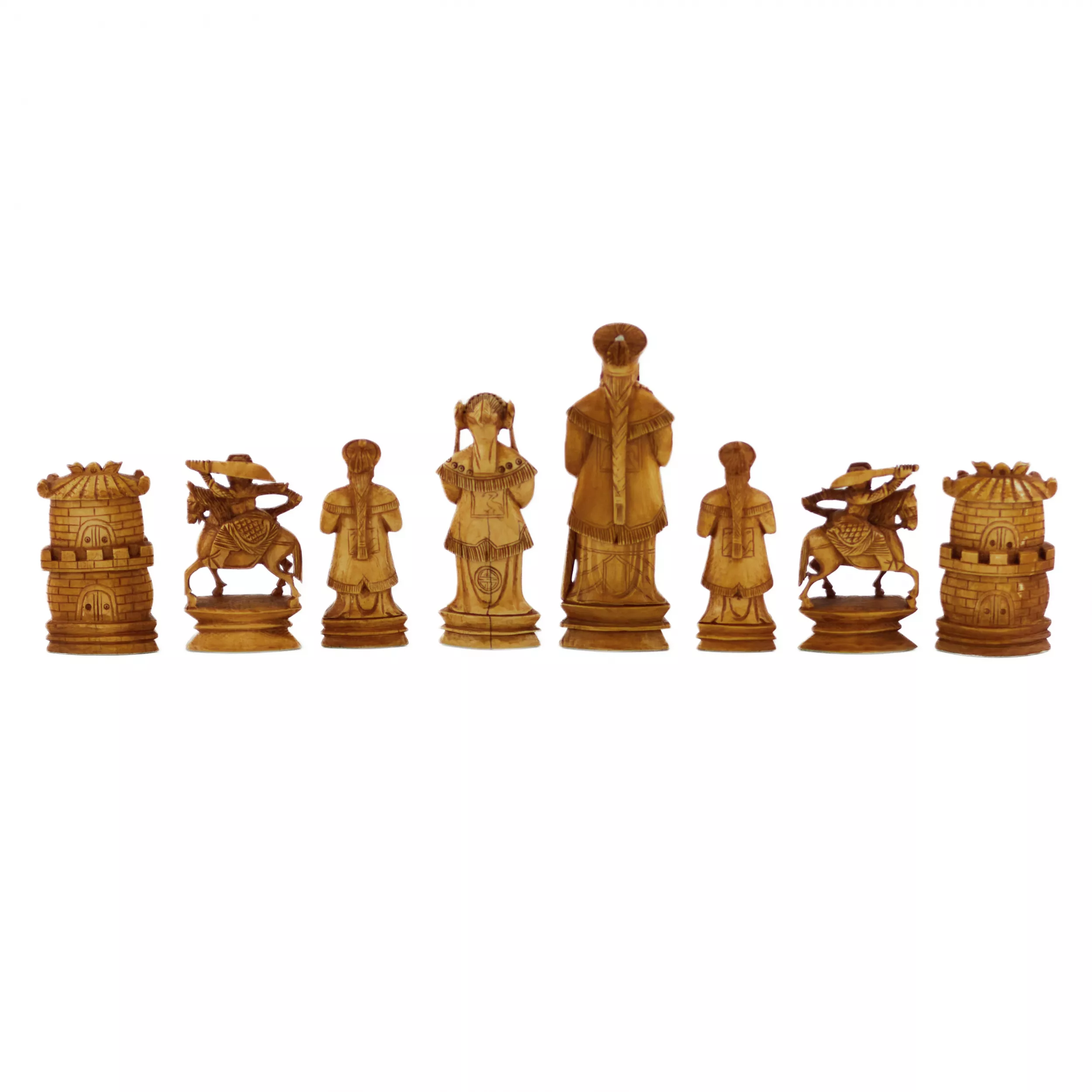 Un bel ensemble de pièces d`échecs chinoises en ivoire. Le tournant des XIXe-XXe siècles. 