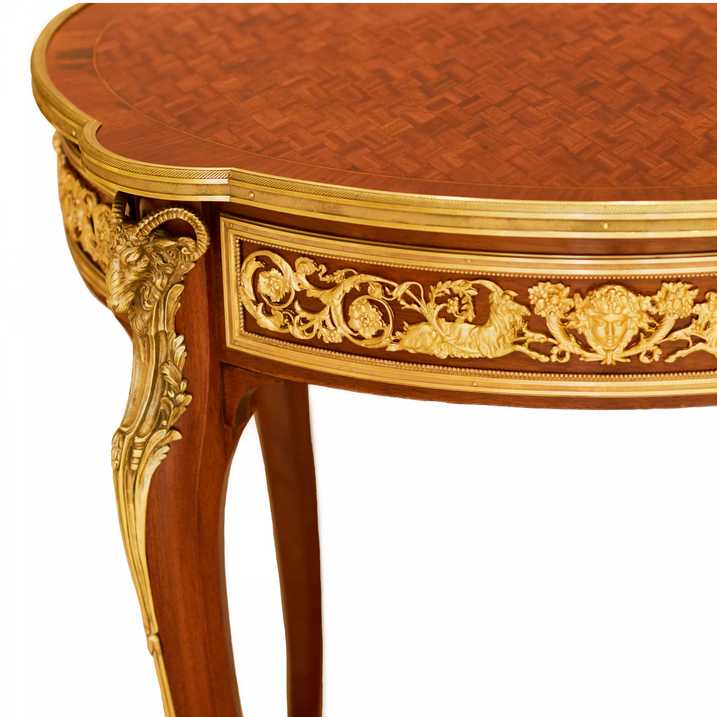 TABLE EN ACAJOU À MARQUETERIE DANS LE GOÛT LOUIS XV. ATTRIBUÉE À FRANÇOIS LINKE. FRANCE, FIN DU XIXE SIÈCLE
