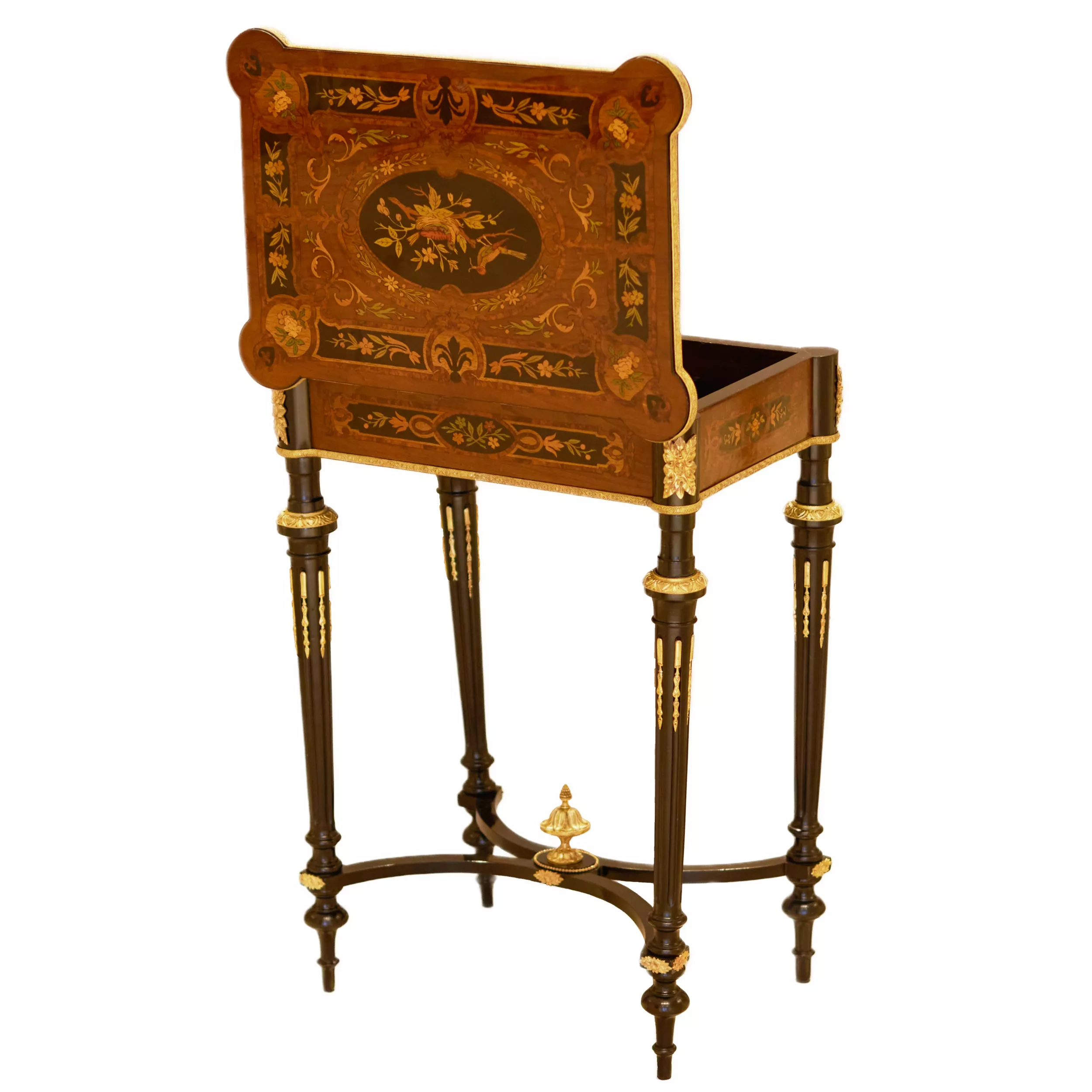 Une jolie coiffeuse en bois marqueté et bronze doré. France fin 19ème siècle. 