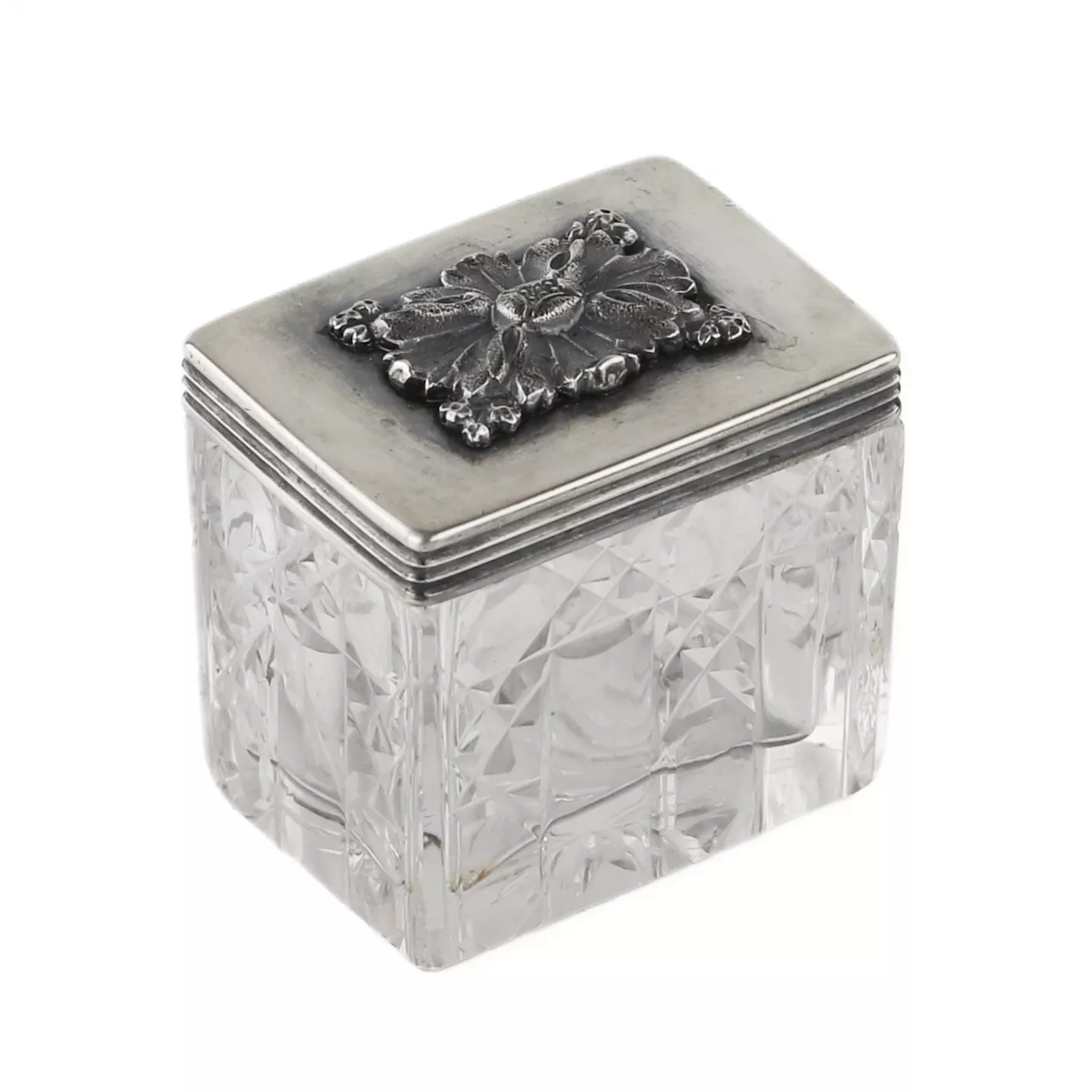 RUSSIAN CUT-CRYSTAL BOX WITH A SILVER LID. ST PETERSBURG, 1837