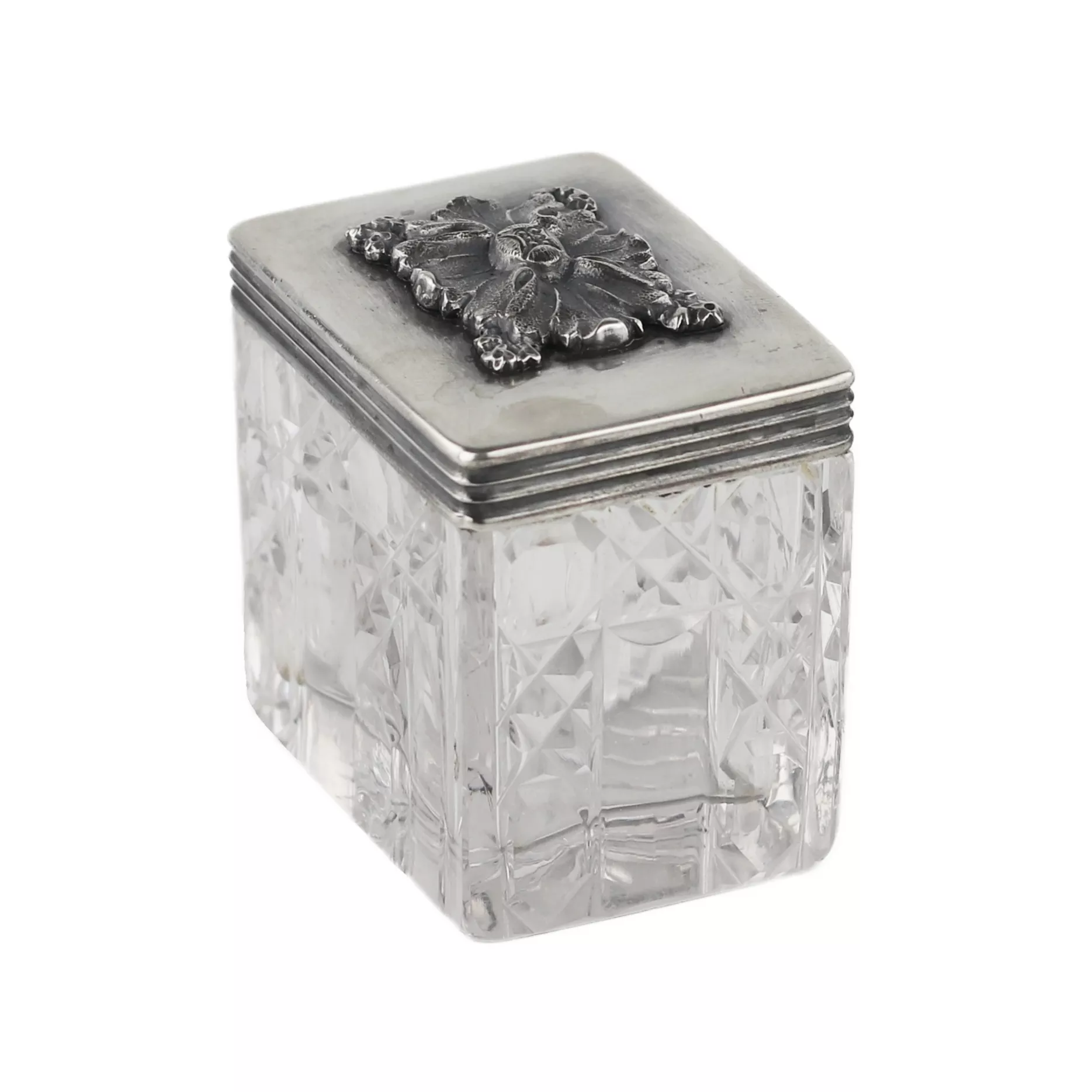 RUSSIAN CUT-CRYSTAL BOX WITH A SILVER LID. ST PETERSBURG, 1837
