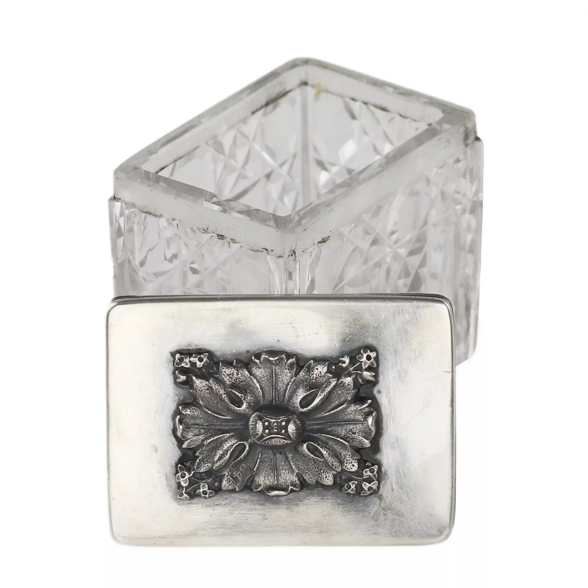 RUSSIAN CUT-CRYSTAL BOX WITH A SILVER LID. ST PETERSBURG, 1837