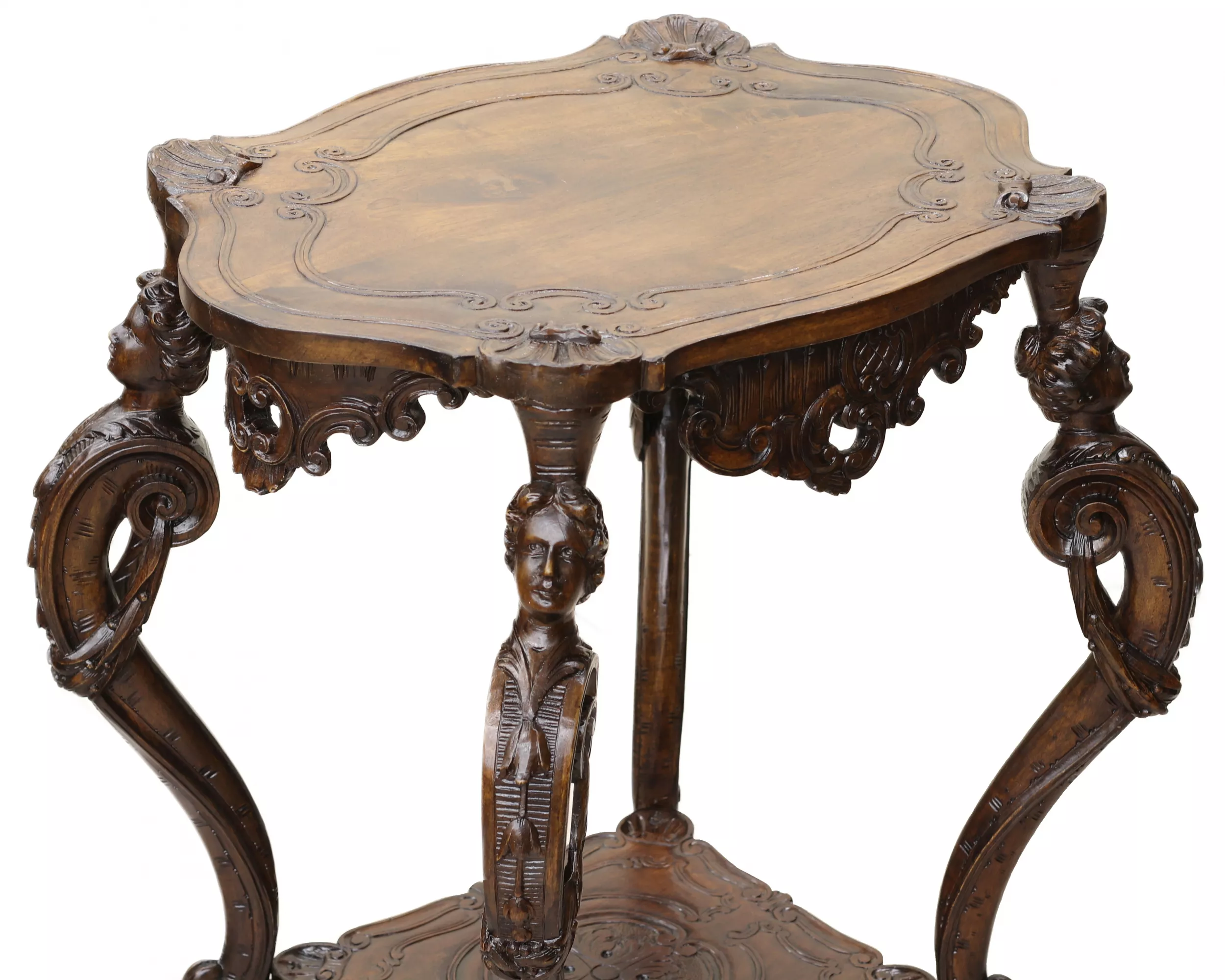Table en bois sculpté de style néo-Roccoco du début du XIXème siècle. 