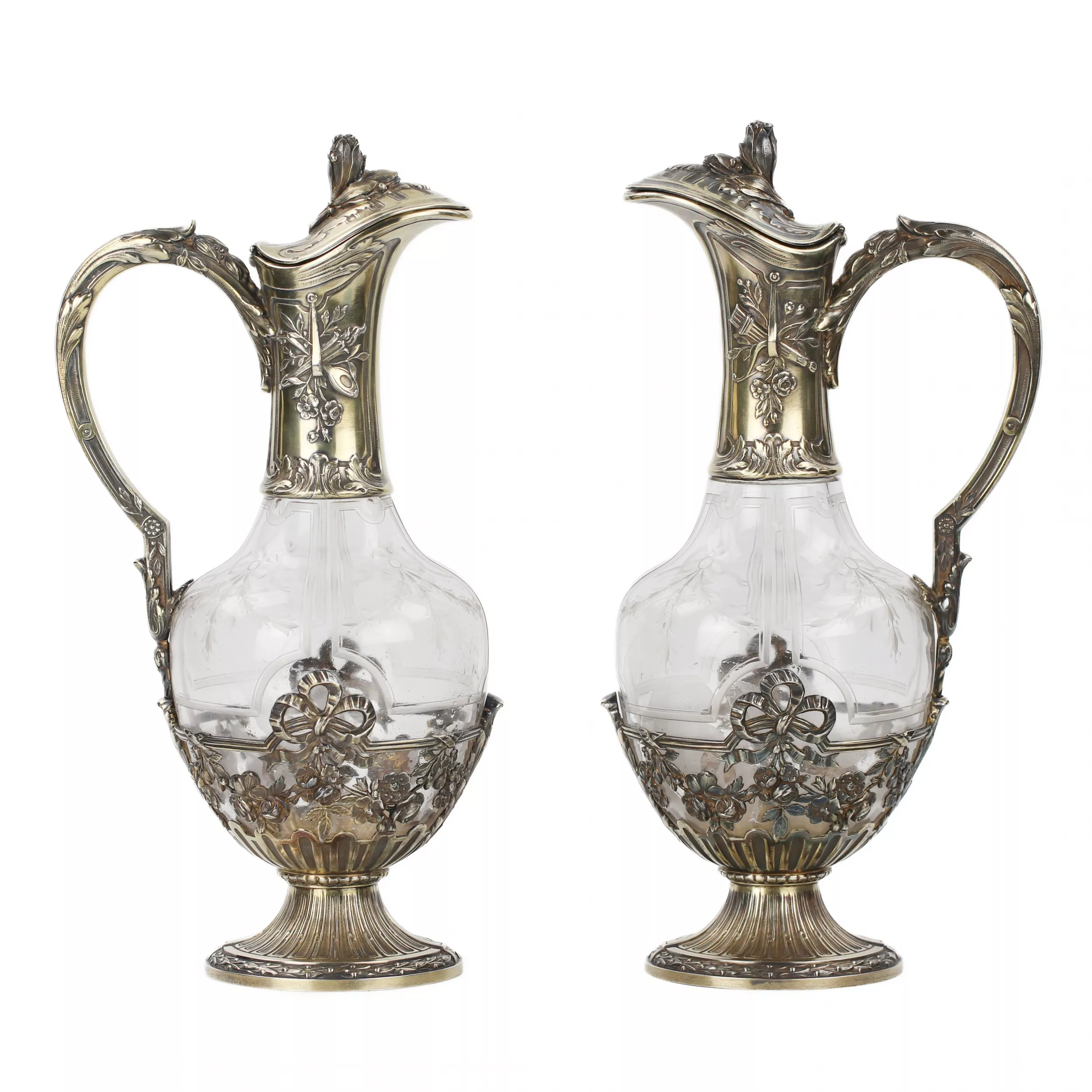 Paire de pichets à vin français en verre et argent de la fin du 19ème siècle. 
