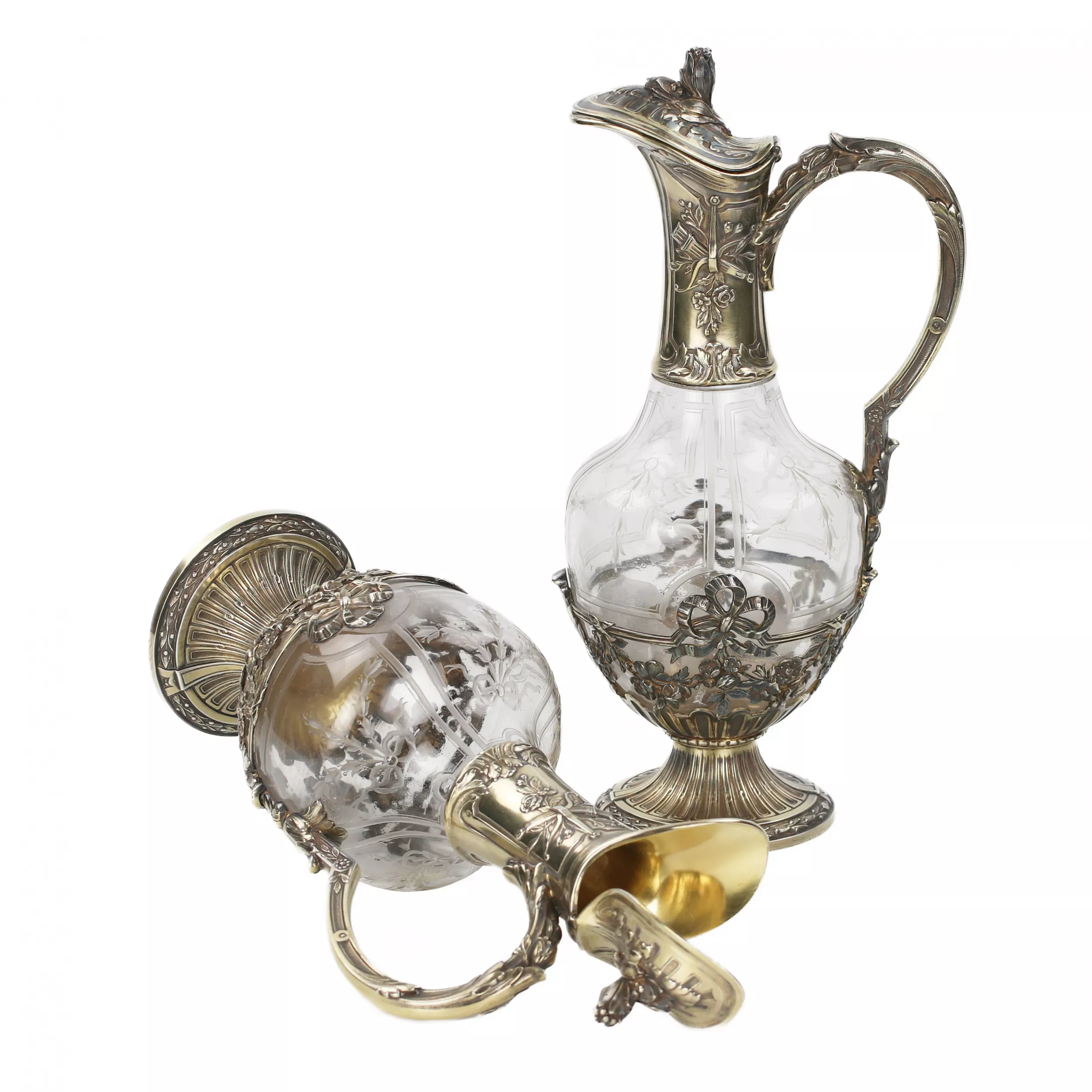 Paire de pichets à vin français en verre et argent de la fin du 19ème siècle. 