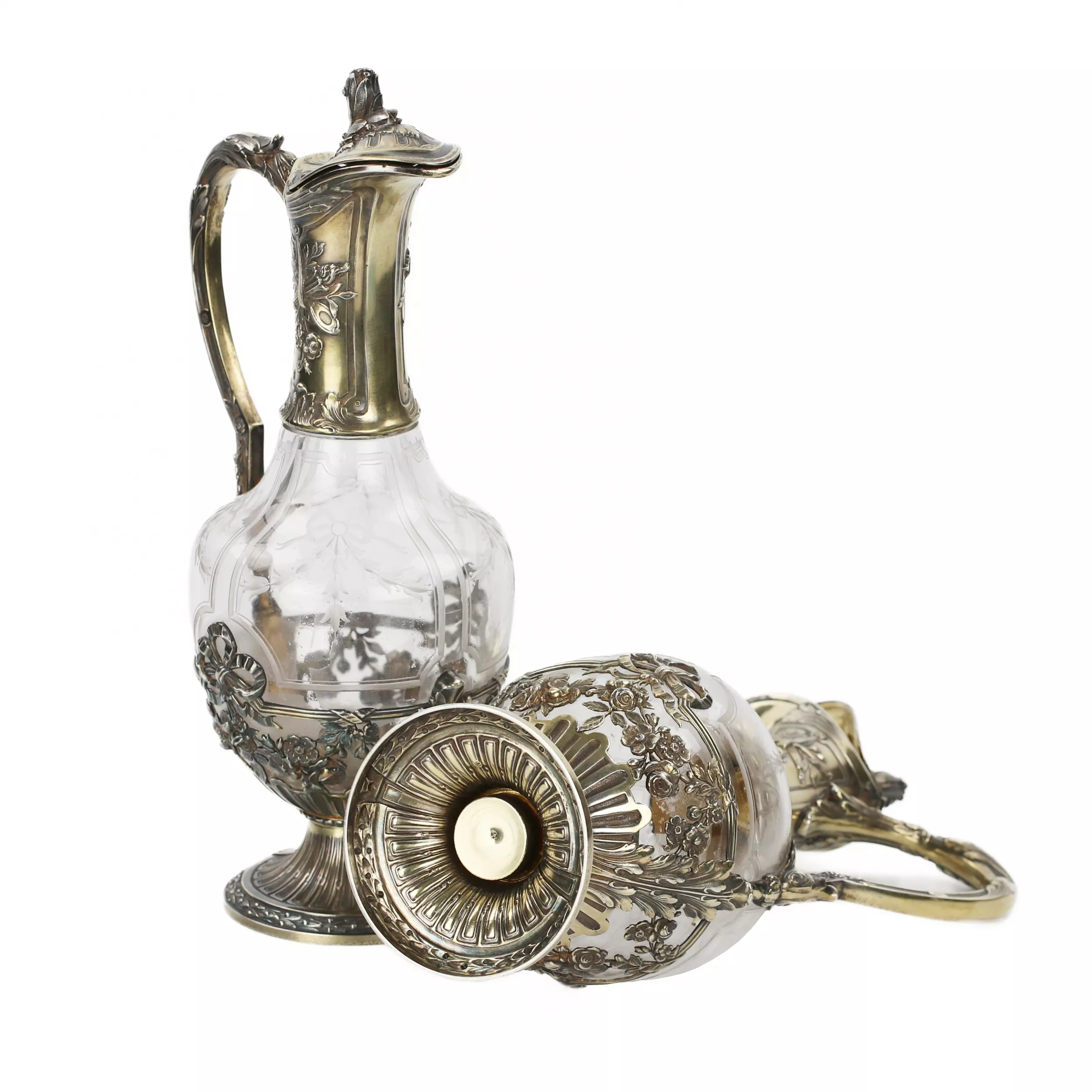 Paire de pichets à vin français en verre et argent de la fin du 19ème siècle. 