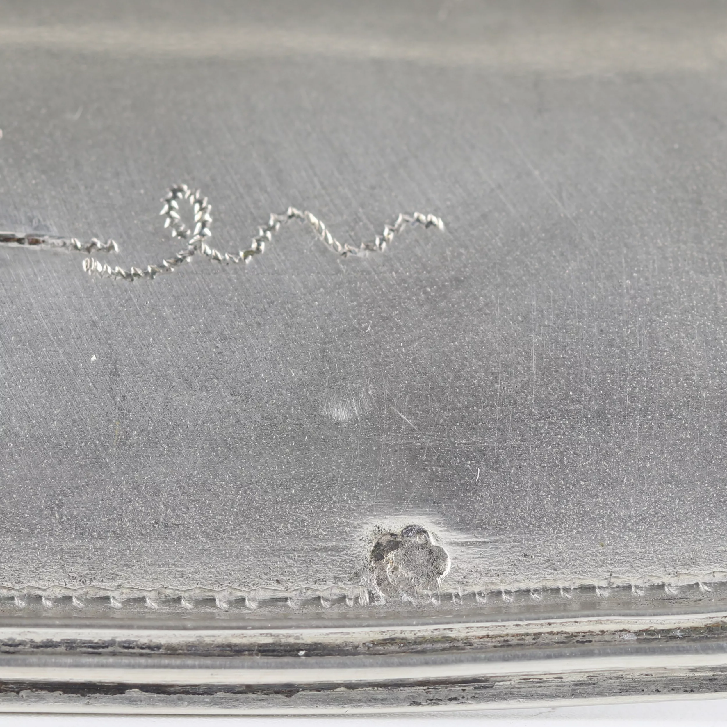 Huileur autrichien en argent avec verre. Le tournant des XIXe-XXe siècles. 