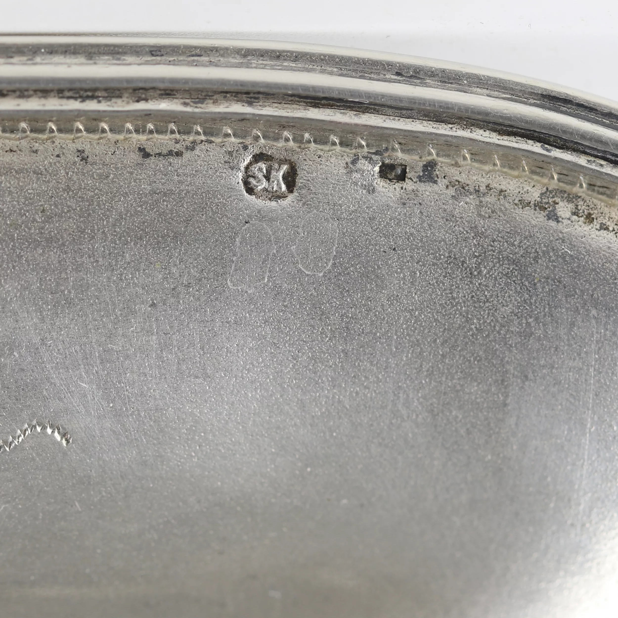 Huileur autrichien en argent avec verre. Le tournant des XIXe-XXe siècles. 
