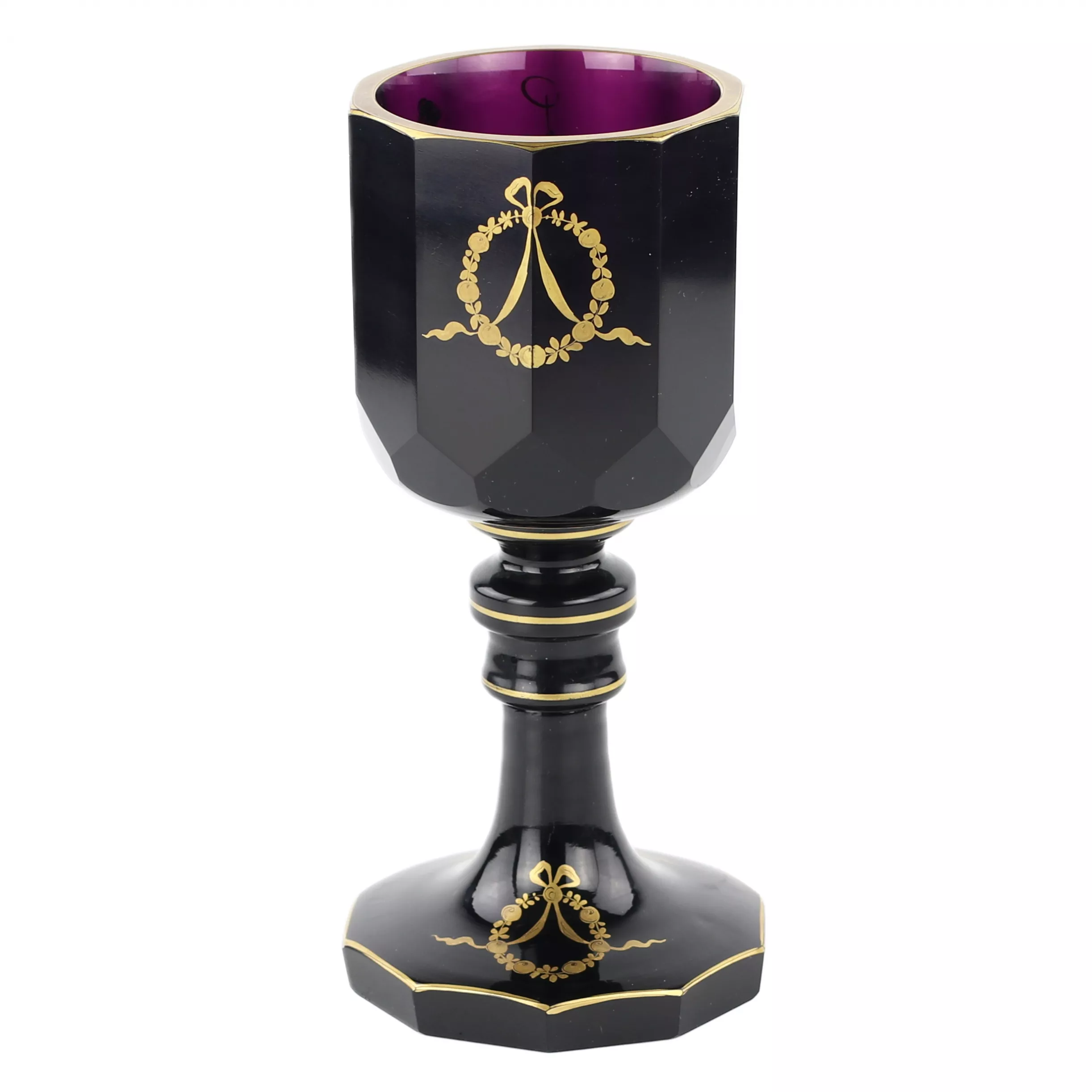 GOBELET DÉCAGONAL EN CRISTAL VIOLET À DÉCOR DORÉ SAINT-PÉTERSBOURG, ANNÉES 1810 MANUFACTURE IMPÉRIALE DE VERRE