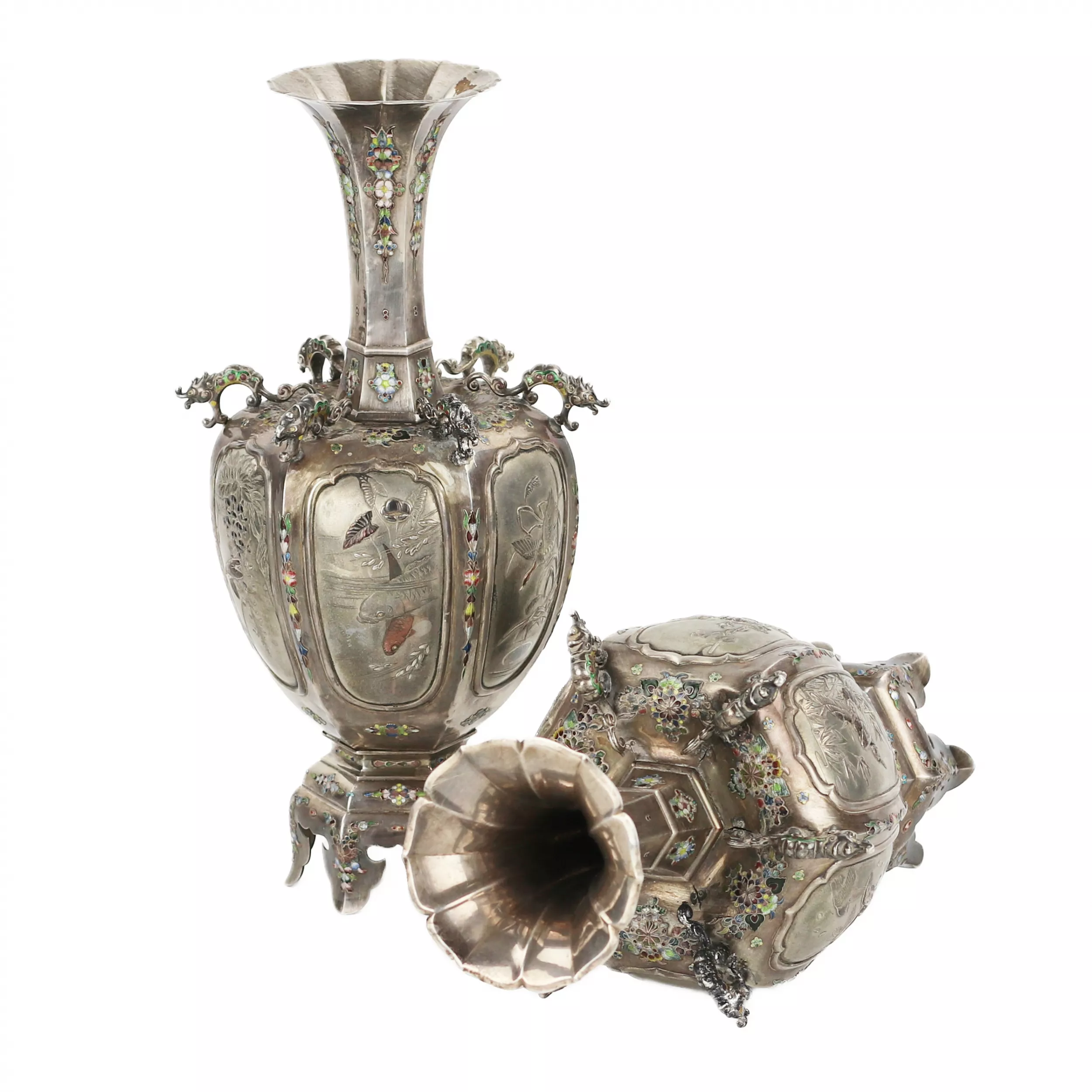 PAIRE DE VASES EN ARGENT JAPONAIS AVEC ÉMAIL JAPON, TOURNANT DES XIXe–XXe SIÈCLES