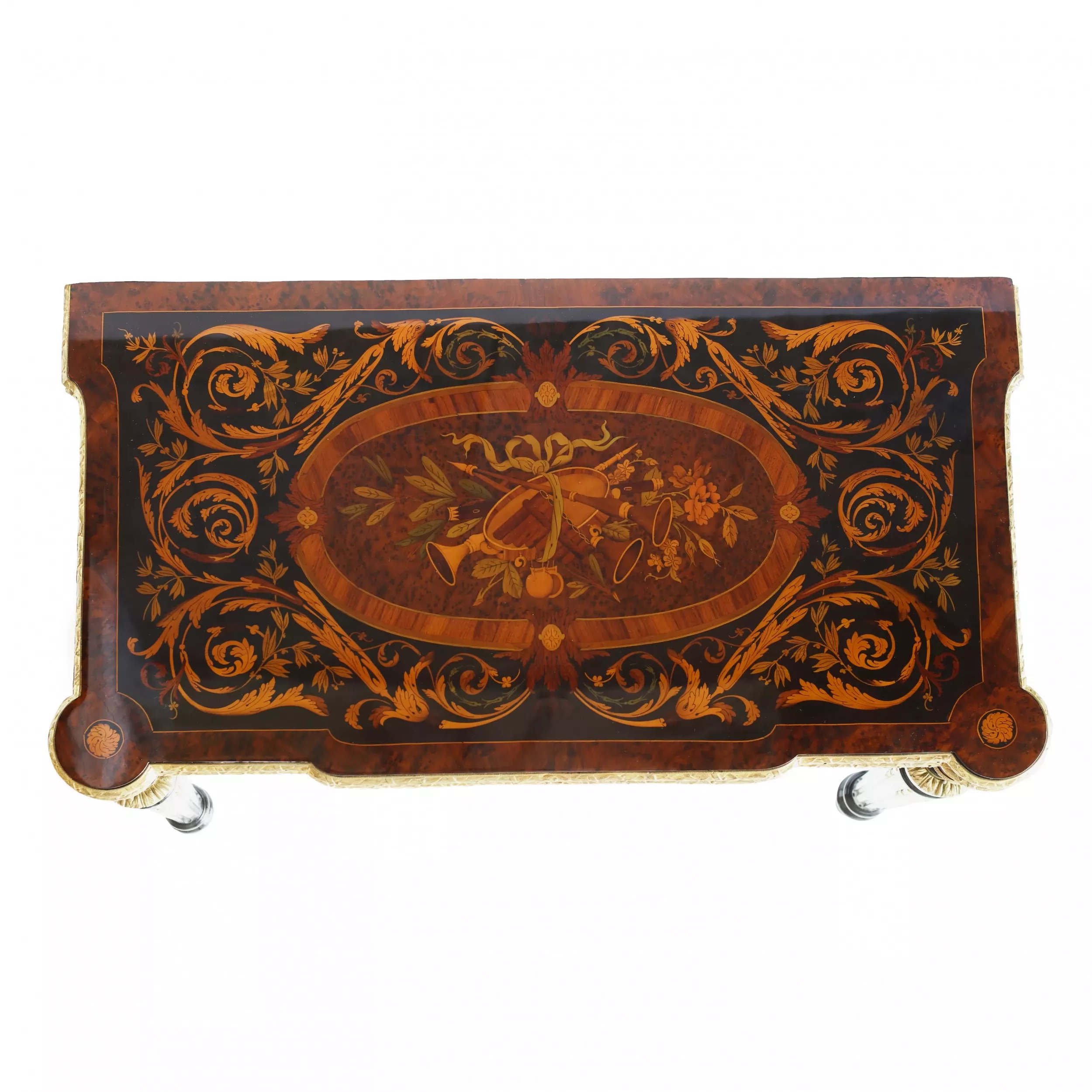 Table de jeu décorée d&39;un motif selon la technique de la marqueterie. France. Fin du XIXe siècle 
