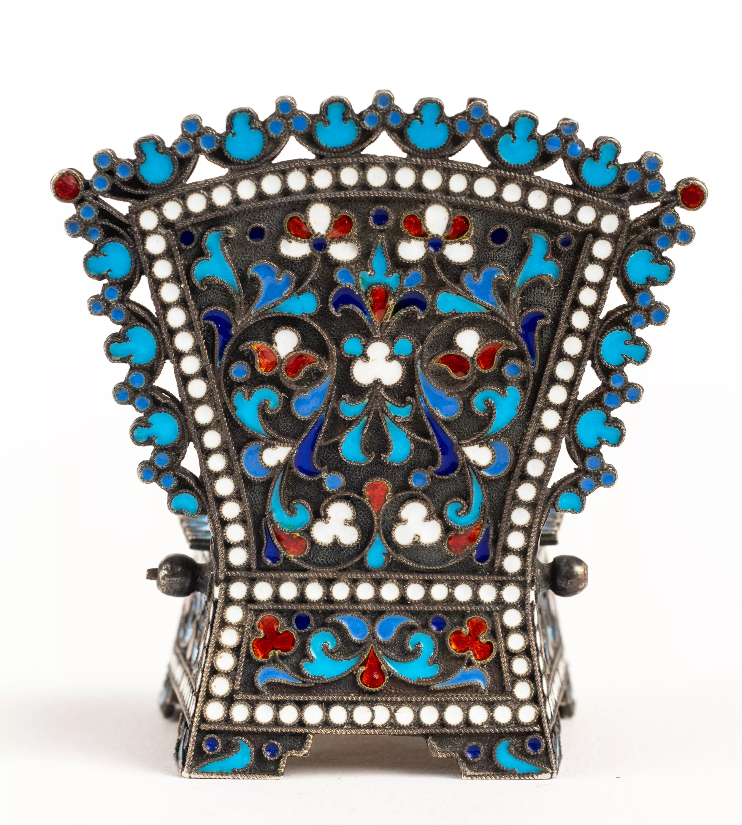 Salière en argent Chaise haute émaillée. Saster Strulev Nikolaï. Moscou Russie, XXe siècle. 