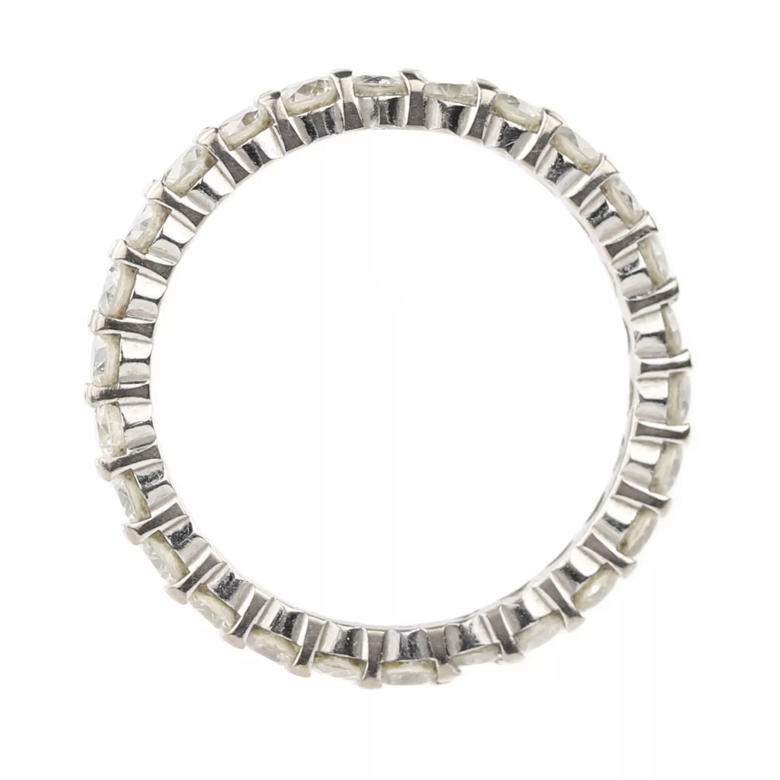 Alliance ornée de diamants. 20e siècle 