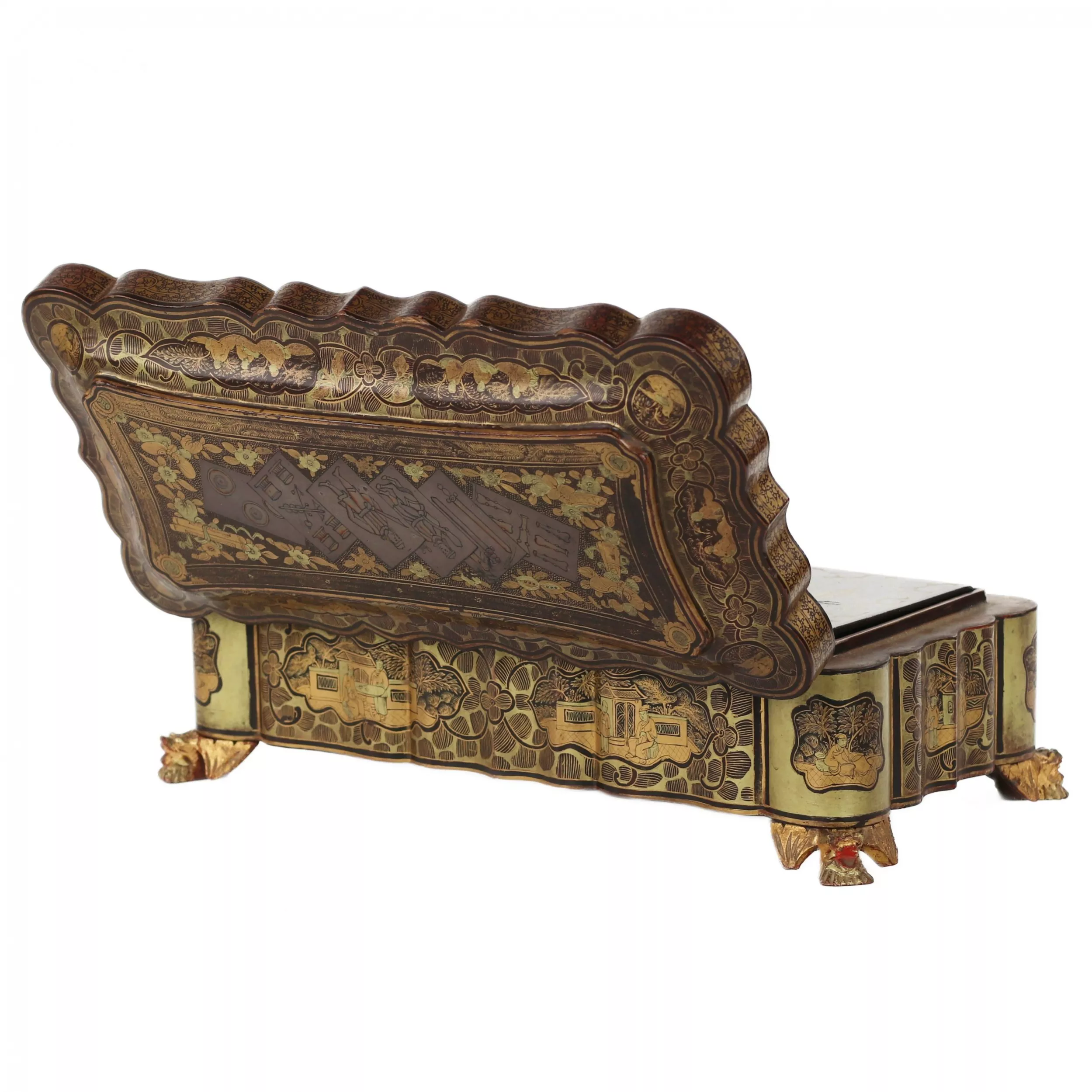 Game box, covered with black and gold lacquer. China, Canton, 19th century. 