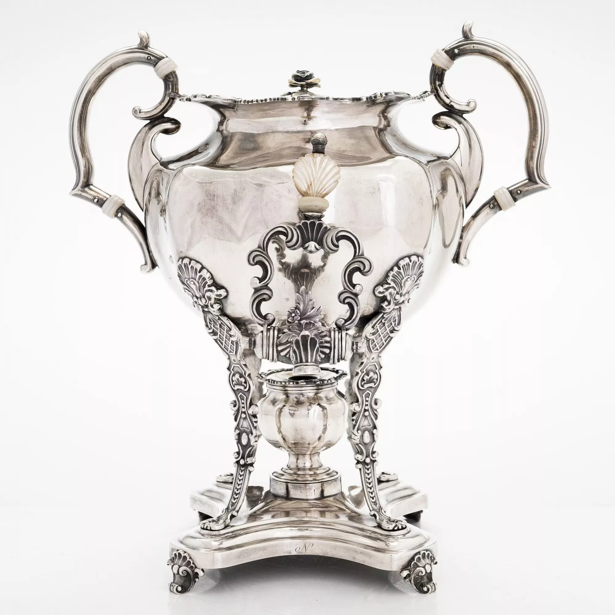 Théière-samovar en argent pour servir des boissons chaudes. Shper Adolf. Saint-Pétersbourg, 1843