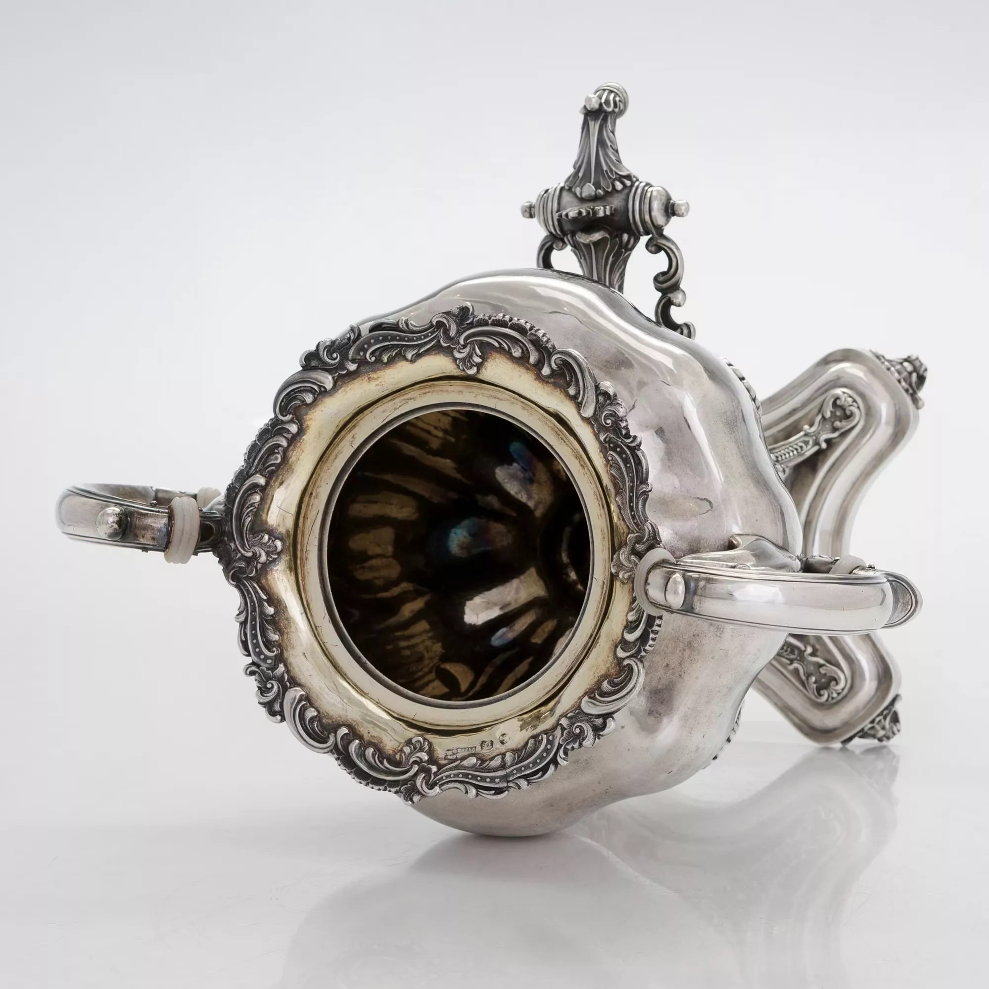 Théière-samovar en argent pour servir des boissons chaudes. Shper Adolf. Saint-Pétersbourg, 1843