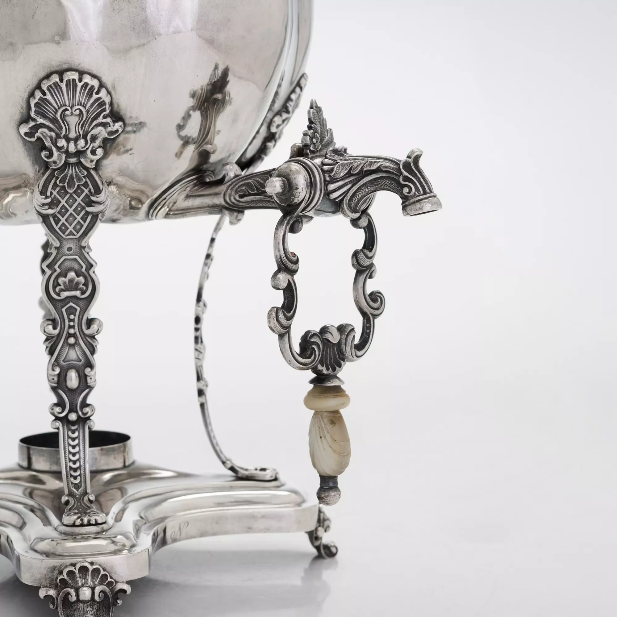 Théière-samovar en argent pour servir des boissons chaudes. Shper Adolf. Saint-Pétersbourg, 1843