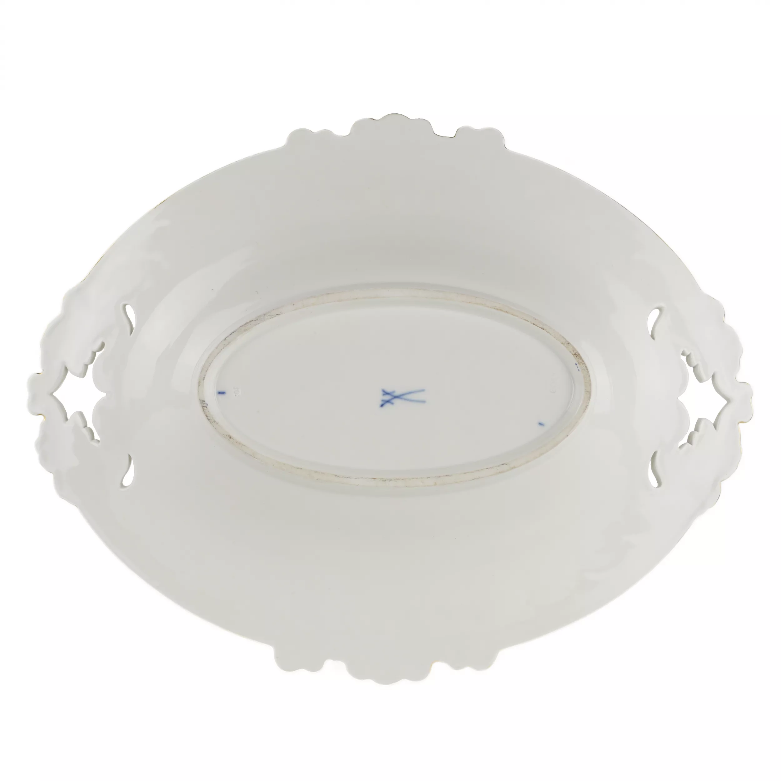 Великолепное фарфоровое блюдо с ажурными ручками. Meissen. 20 век.