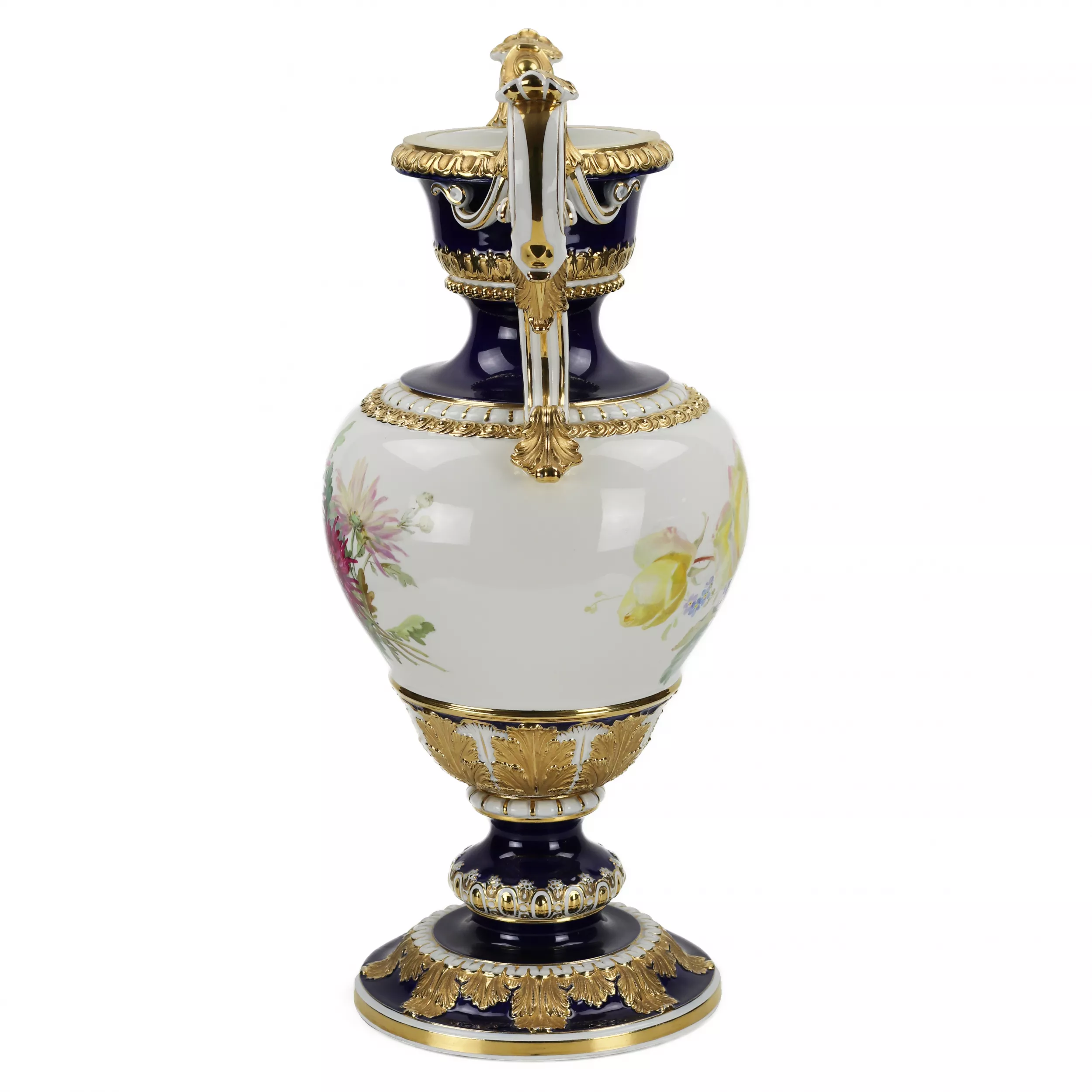 LARGE SALON VASE WITH FLORAL BOUQUETS. ERNST AUGUST LEUTERITZ GERMANY, MEISSEN, SECOND HALF OF THE 19TH CENTURY