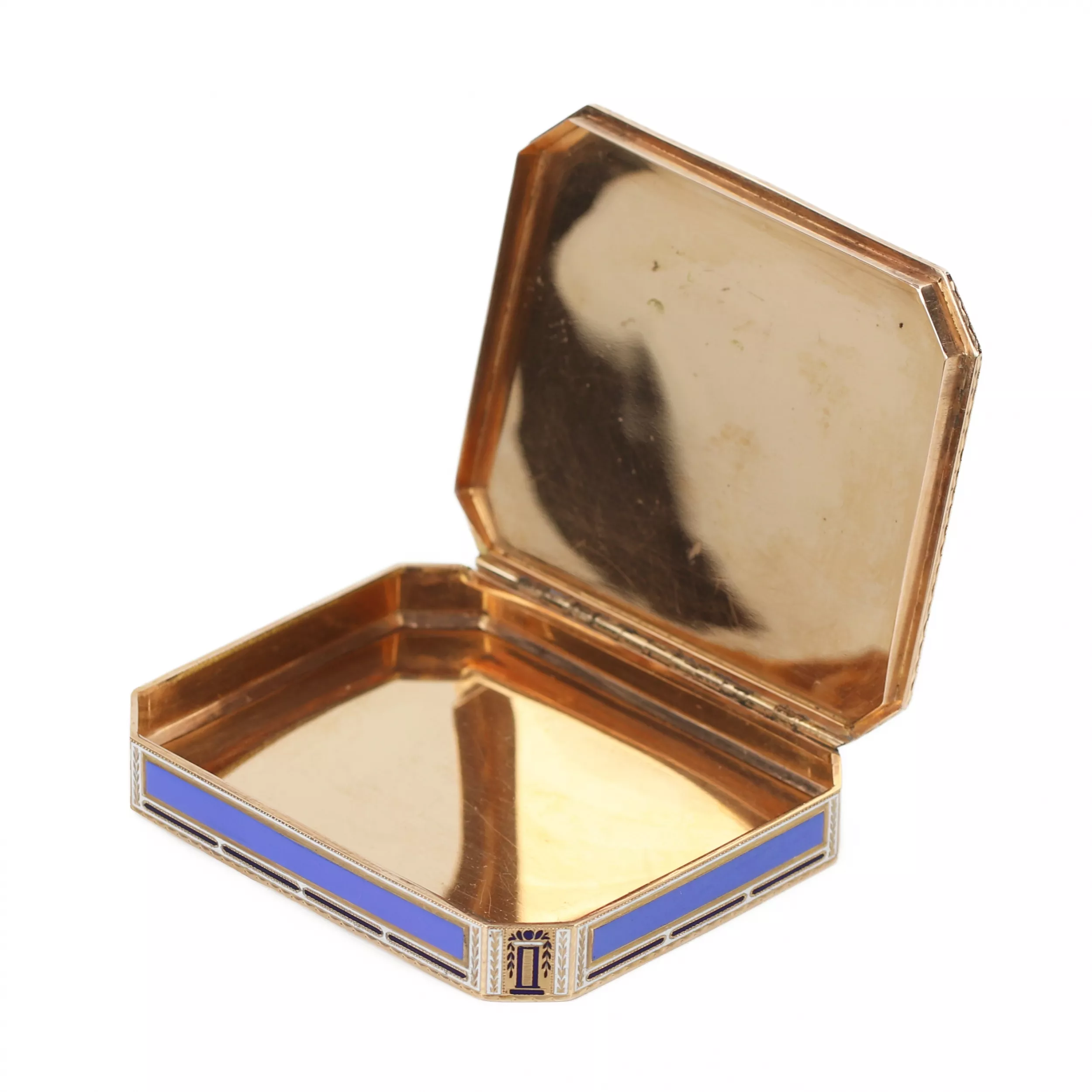 TABATIÈRE EN OR RARE AVEC MINIATURE ÉMAILLÉE D’APRÈS WILLIAM BEECHEY. PIERRE THEREMIN RUSSIE, SAINT-PÉTERSBOURG, VERS 1800