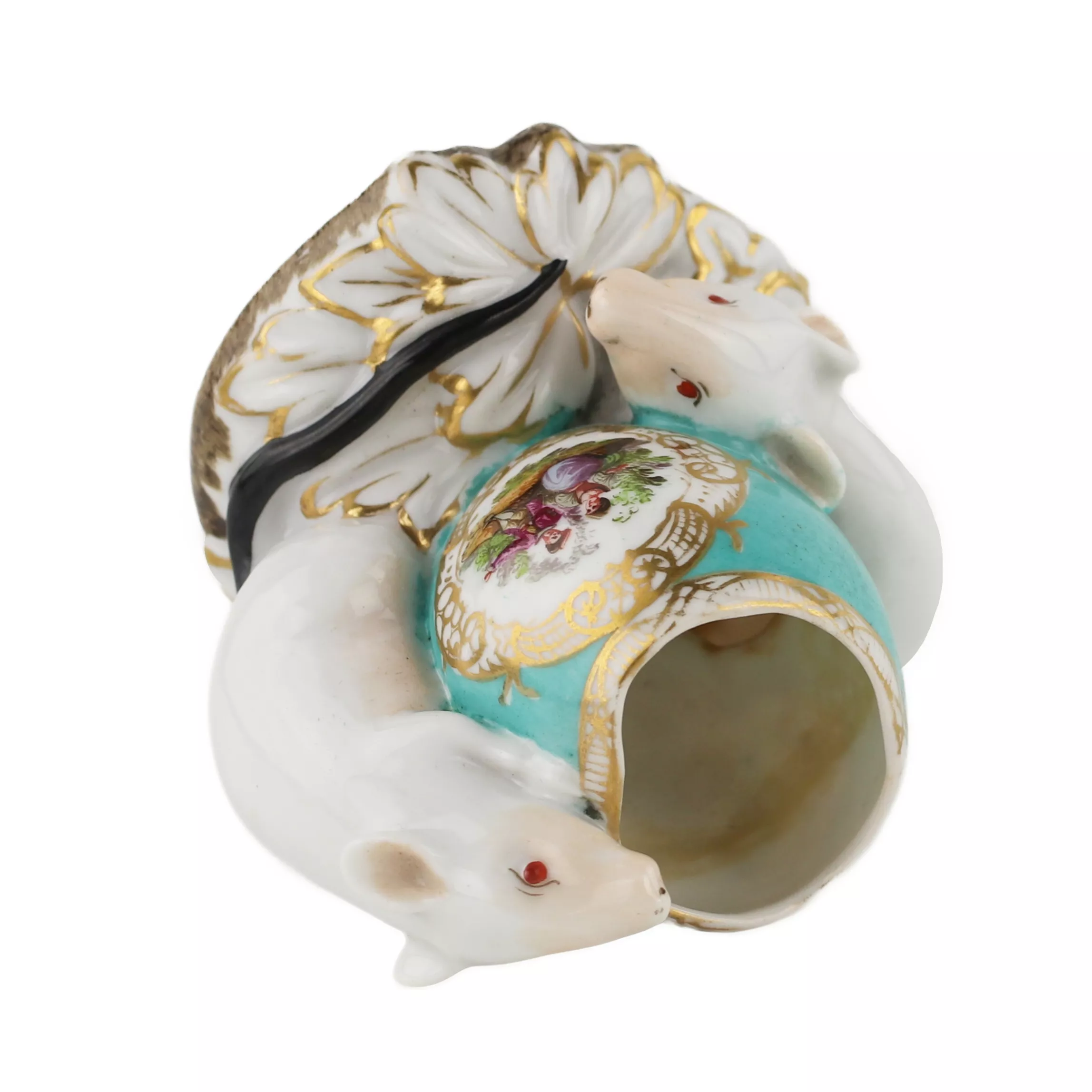 Composition décorative représentant deux souris près d`un œuf. KPM, 19ème siècle. 