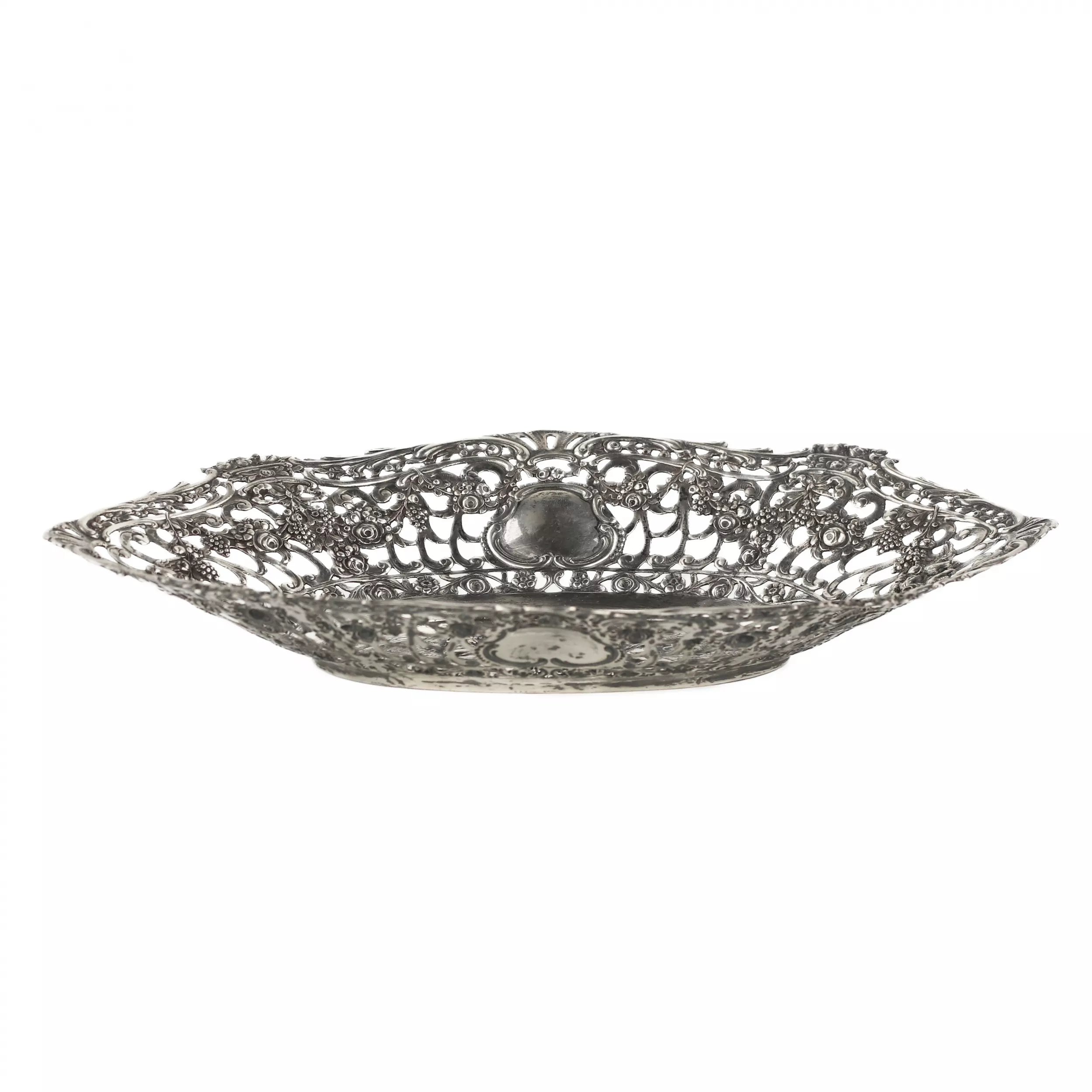 Plat decoratif en argent.