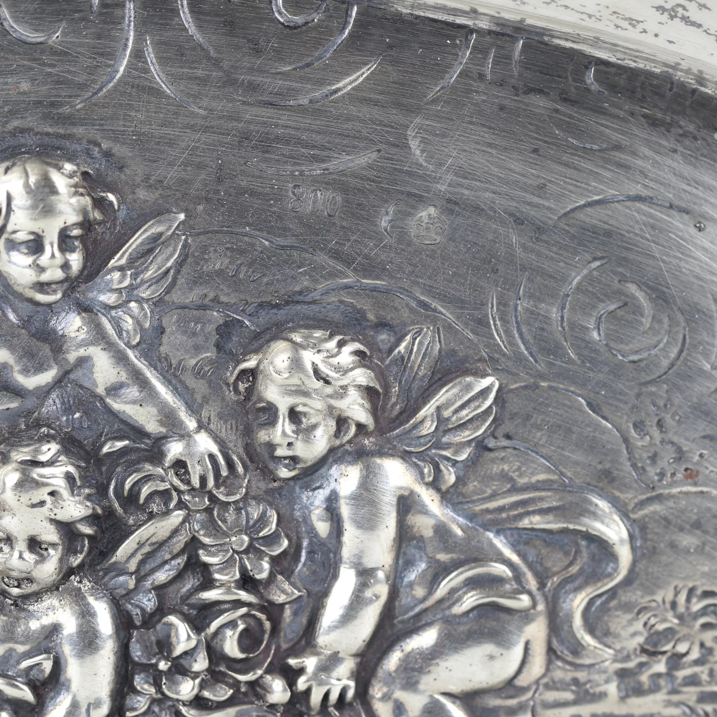 Plat decoratif en argent.