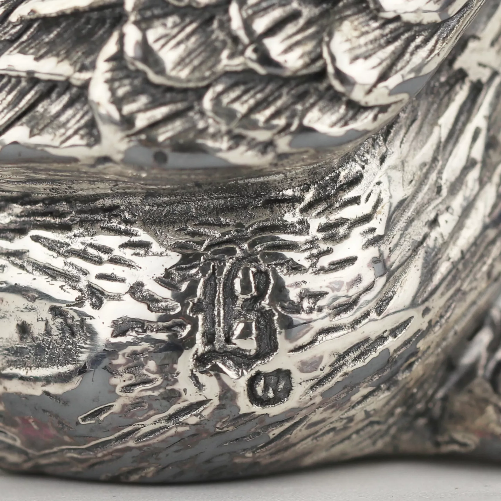 Figurine en argent d`une oie coiffée d`un chapeau. Italie 20e siècle 