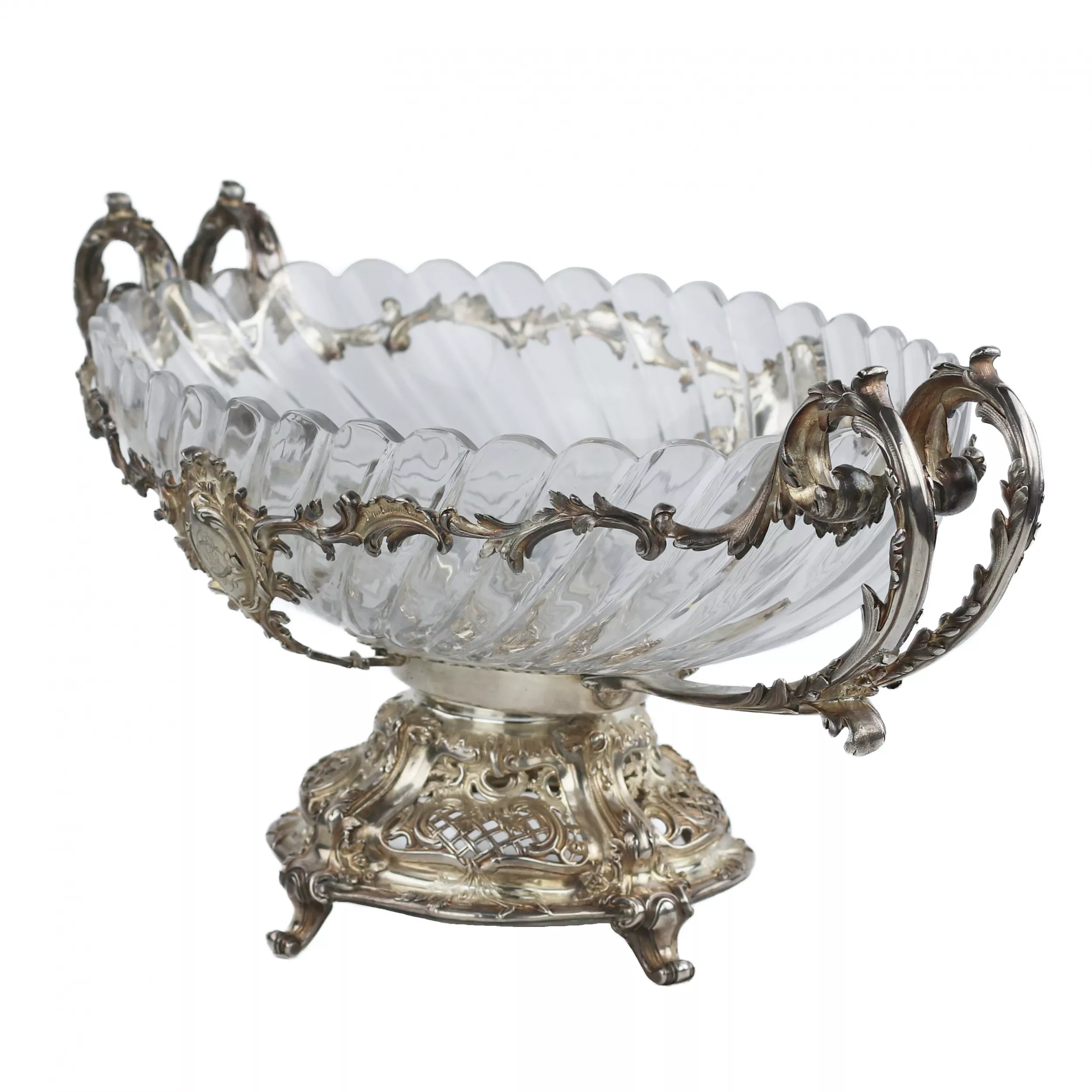 VASE RUSSE EN ARGENT AVEC COUPE EN CRISTAL, MAISON IGNATI SAZIKOV  RUSSIE, SAINT-PÉTERSBOURG, 1870