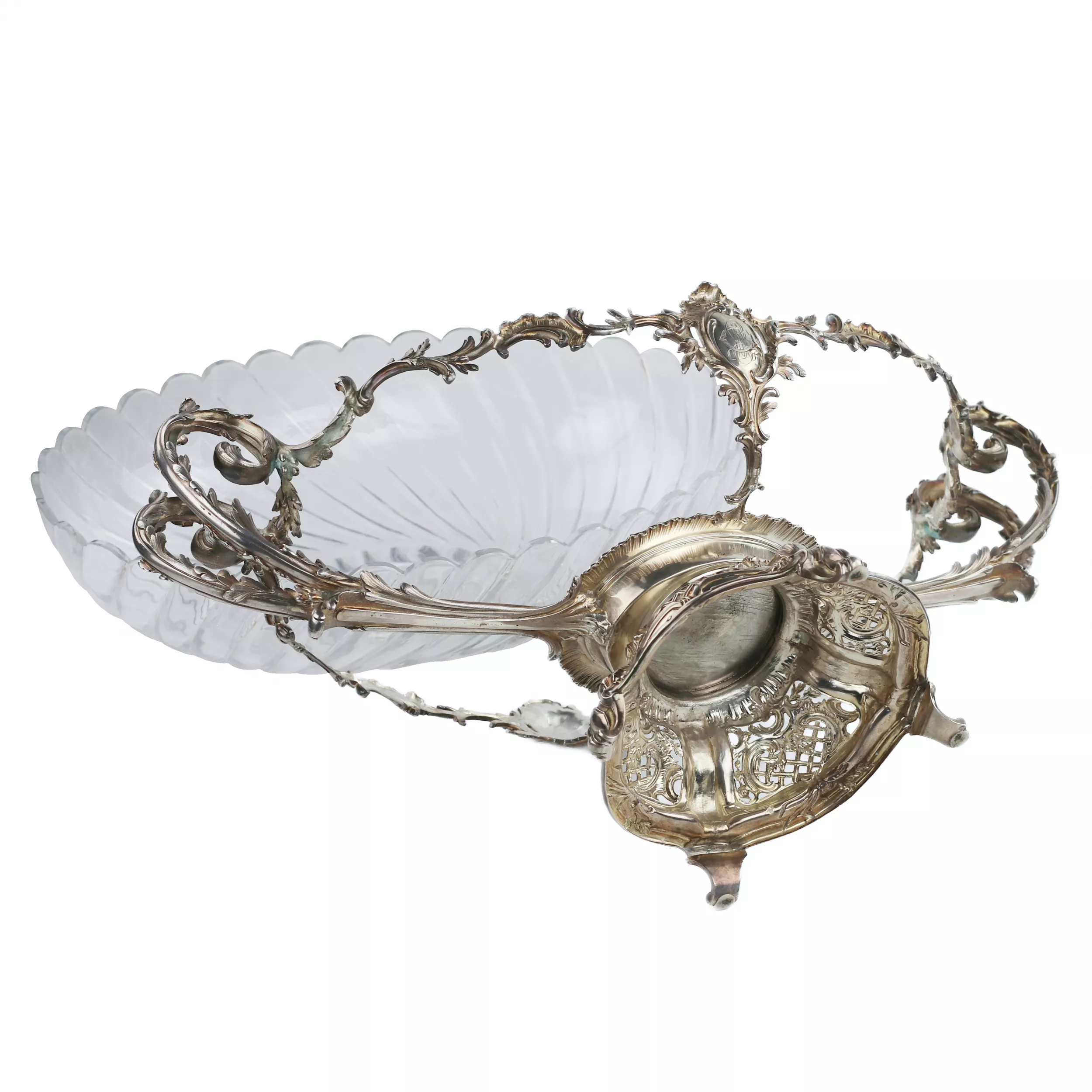 VASE RUSSE EN ARGENT AVEC COUPE EN CRISTAL, MAISON IGNATI SAZIKOV  RUSSIE, SAINT-PÉTERSBOURG, 1870