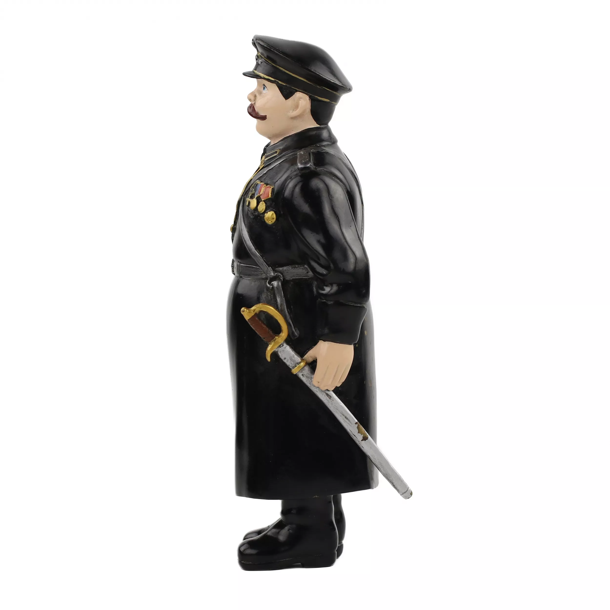 Figurine en bronze d`un policier, peinte aux émaux à froid d`après le modèle Fabergé. Saint-Pétersbourg, 1911. 