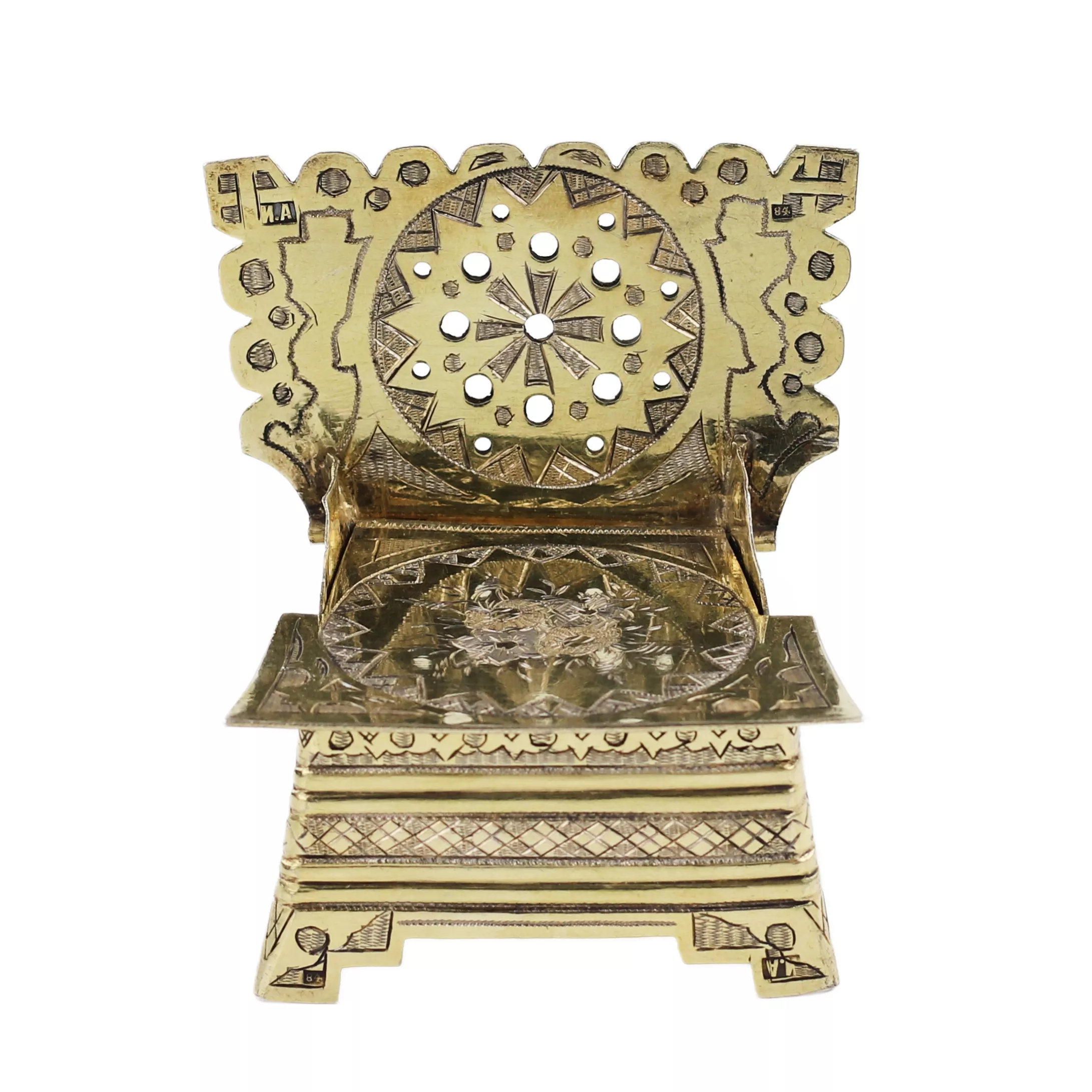 Salière-chaise avec une image sculptée de fleurs Ivan Alekseev Russie, Moscou, 1874 
