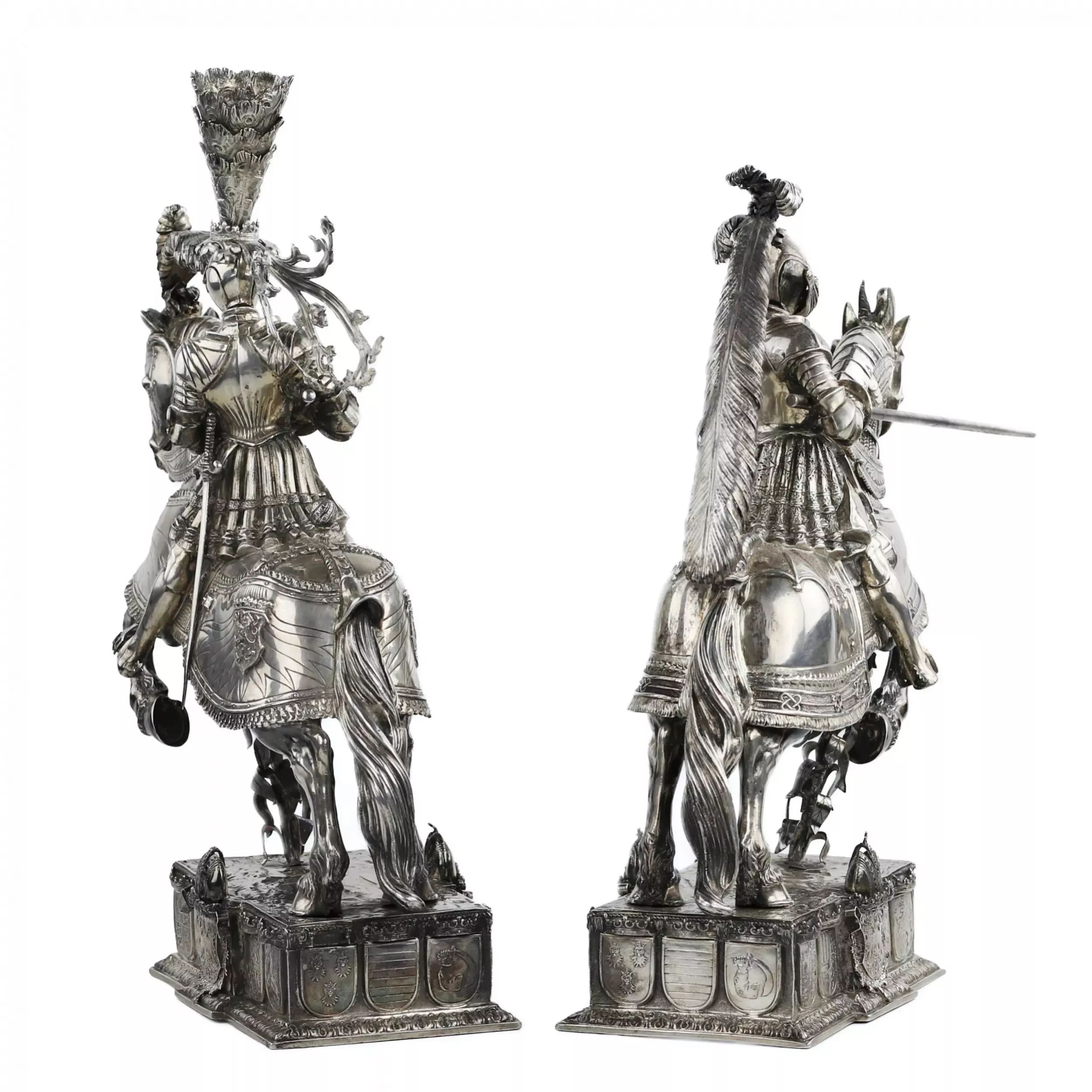 CHEVALIERS MAXIMILIEN IER ET FERDINAND II À CHEVAL. HANAU, VERS 1910