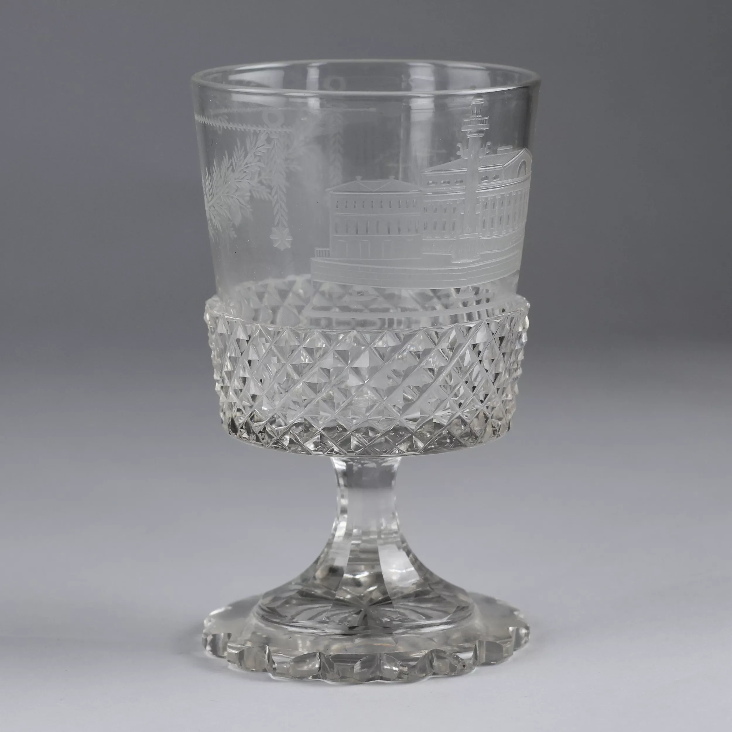 Un verre avec vue sur Saint-Pétersbourg. Fabrique de verre impériale. Russie, XIXe siècle. 