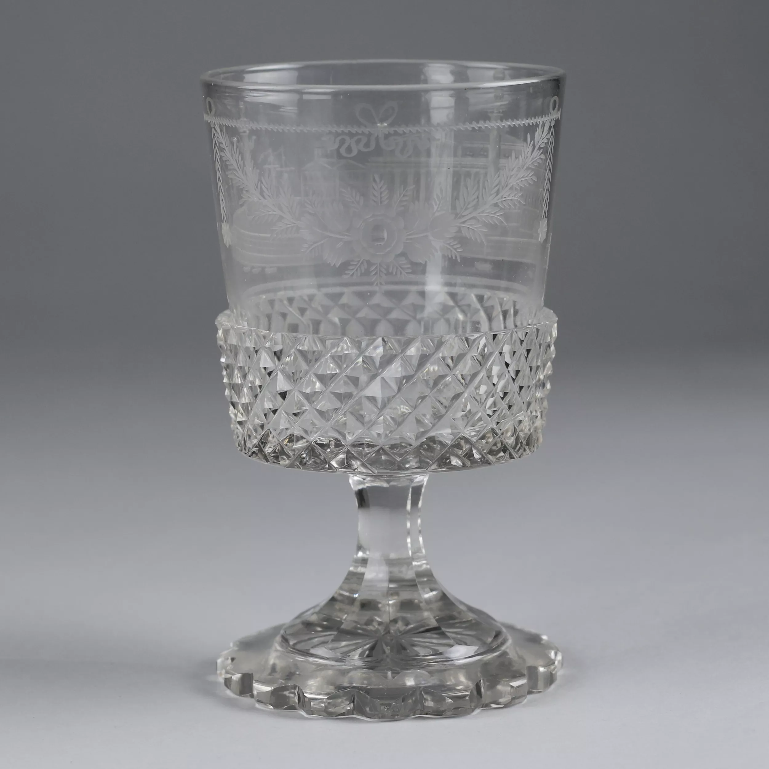 Un verre avec vue sur Saint-Pétersbourg. Fabrique de verre impériale. Russie, XIXe siècle. 