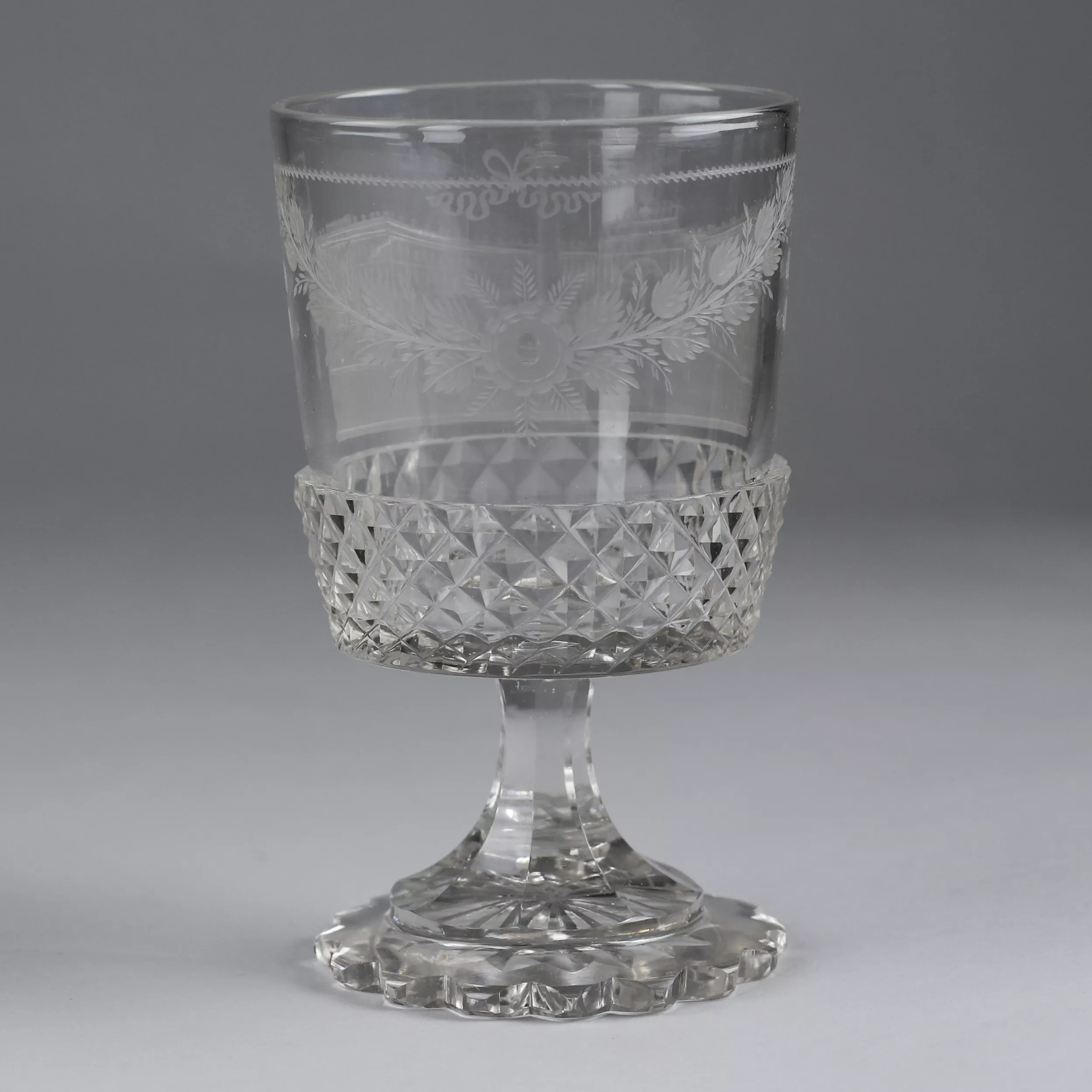 Un verre avec vue sur Saint-Pétersbourg. Fabrique de verre impériale. Russie, XIXe siècle. 