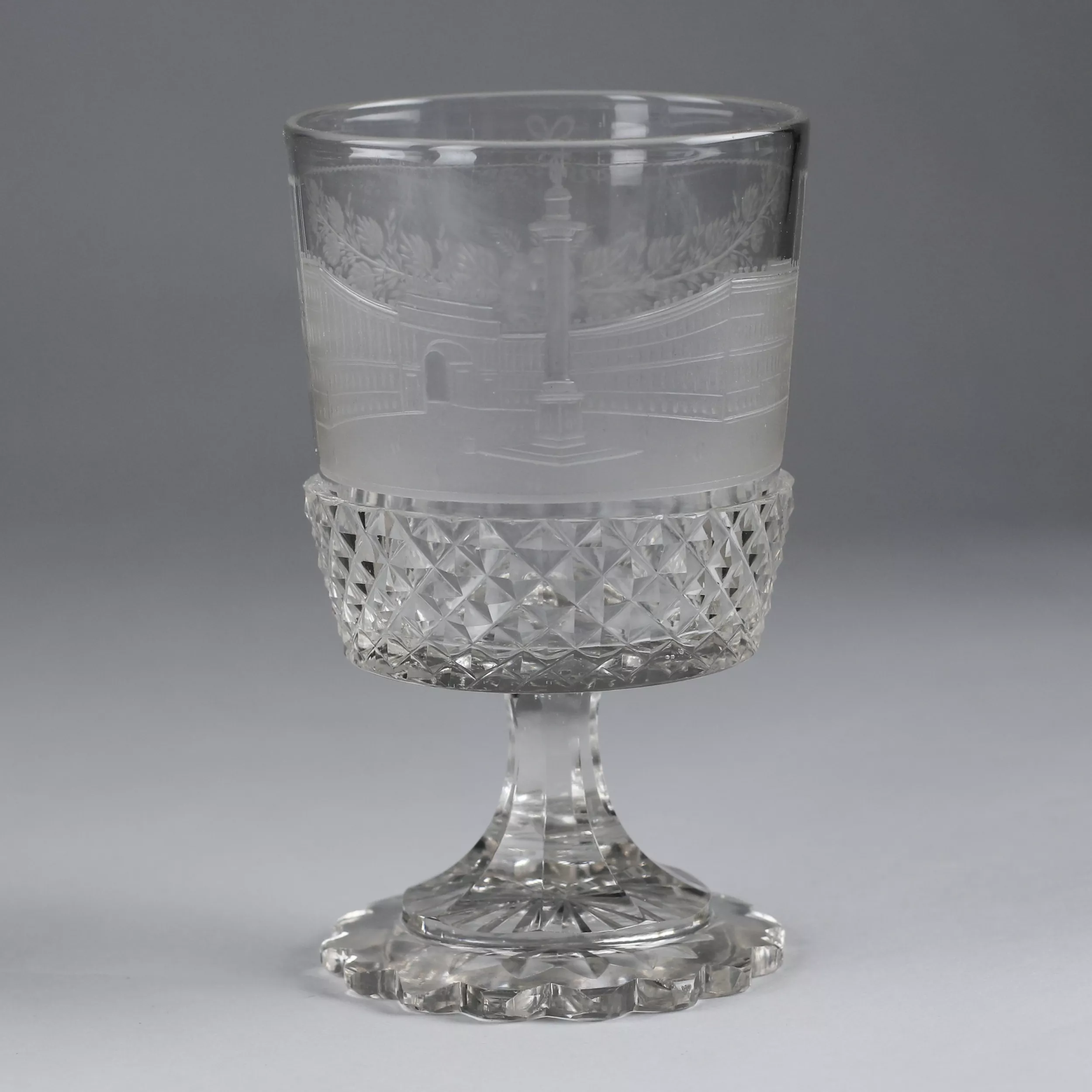 Un verre avec vue sur Saint-Pétersbourg. Fabrique de verre impériale. Russie, XIXe siècle. 