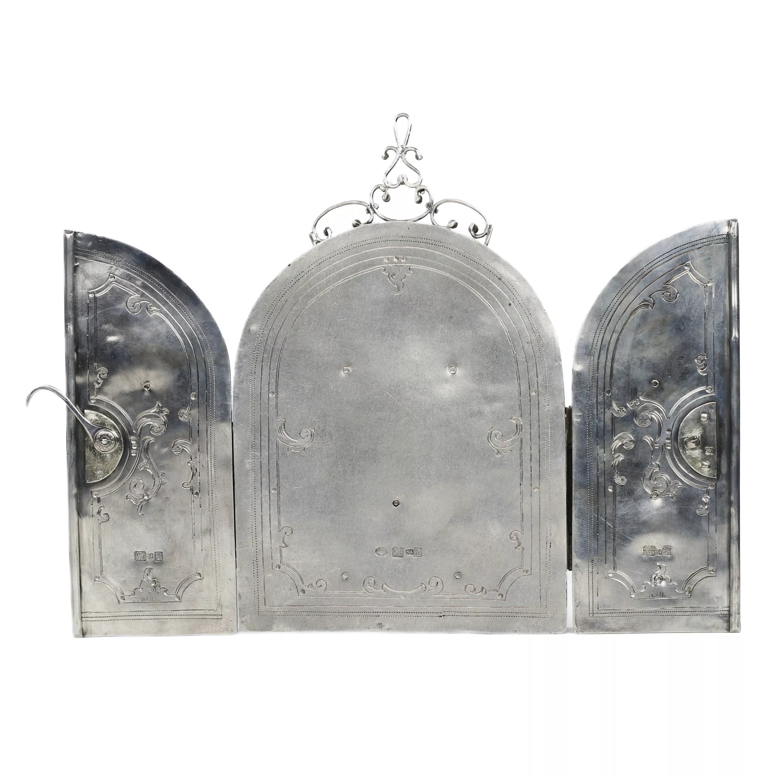 LAMPE DE HANOUCCA PLIANTE EN ARGENT DÉCORÉE DIMAGES DU PROPHÈTE MOÏSE ET DU GRAND PRÊTRE AARON. EMPIRE RUSSE, RIGA, EDUARD DANNENBERG, 1874