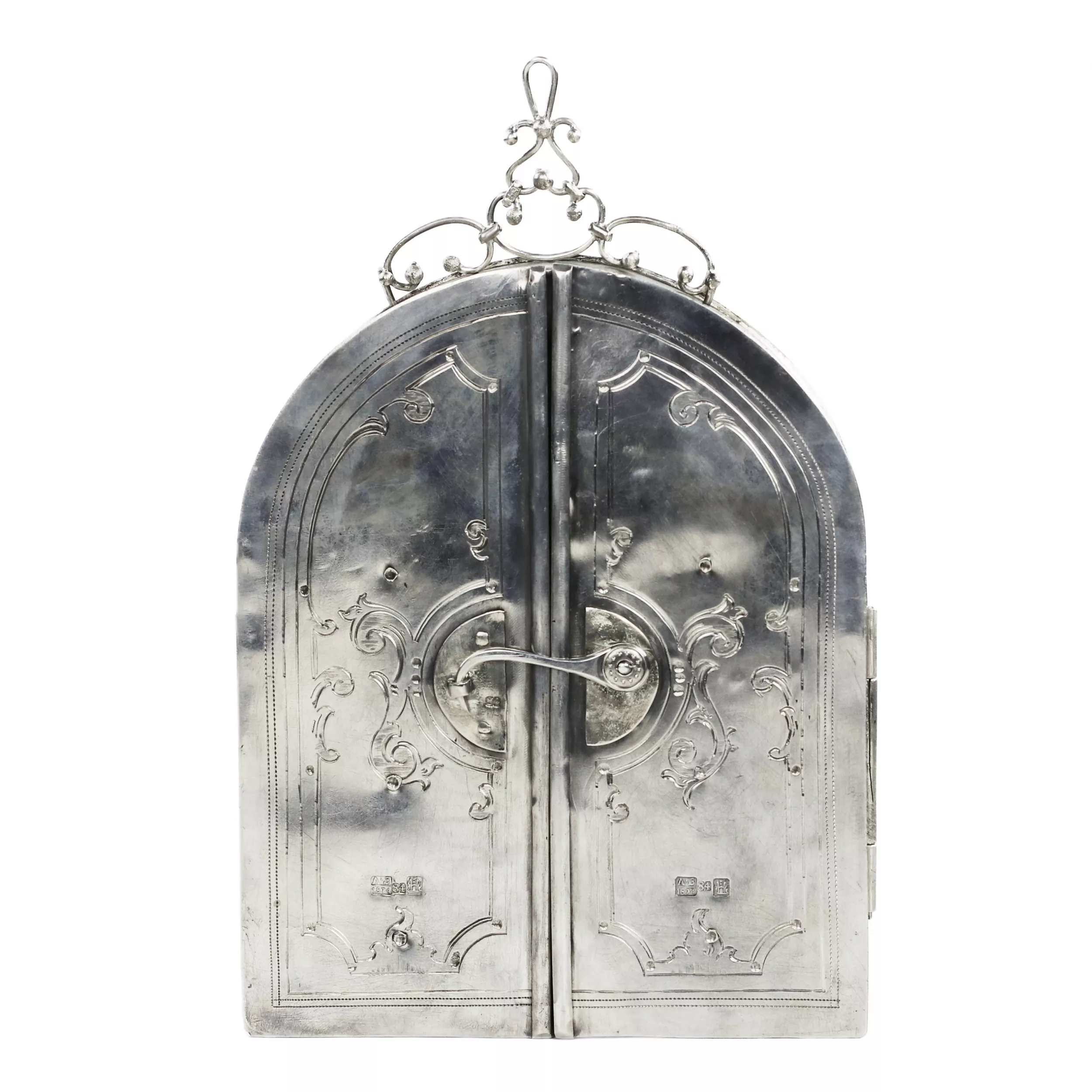 LAMPE DE HANOUCCA PLIANTE EN ARGENT DÉCORÉE DIMAGES DU PROPHÈTE MOÏSE ET DU GRAND PRÊTRE AARON. EMPIRE RUSSE, RIGA, EDUARD DANNENBERG, 1874