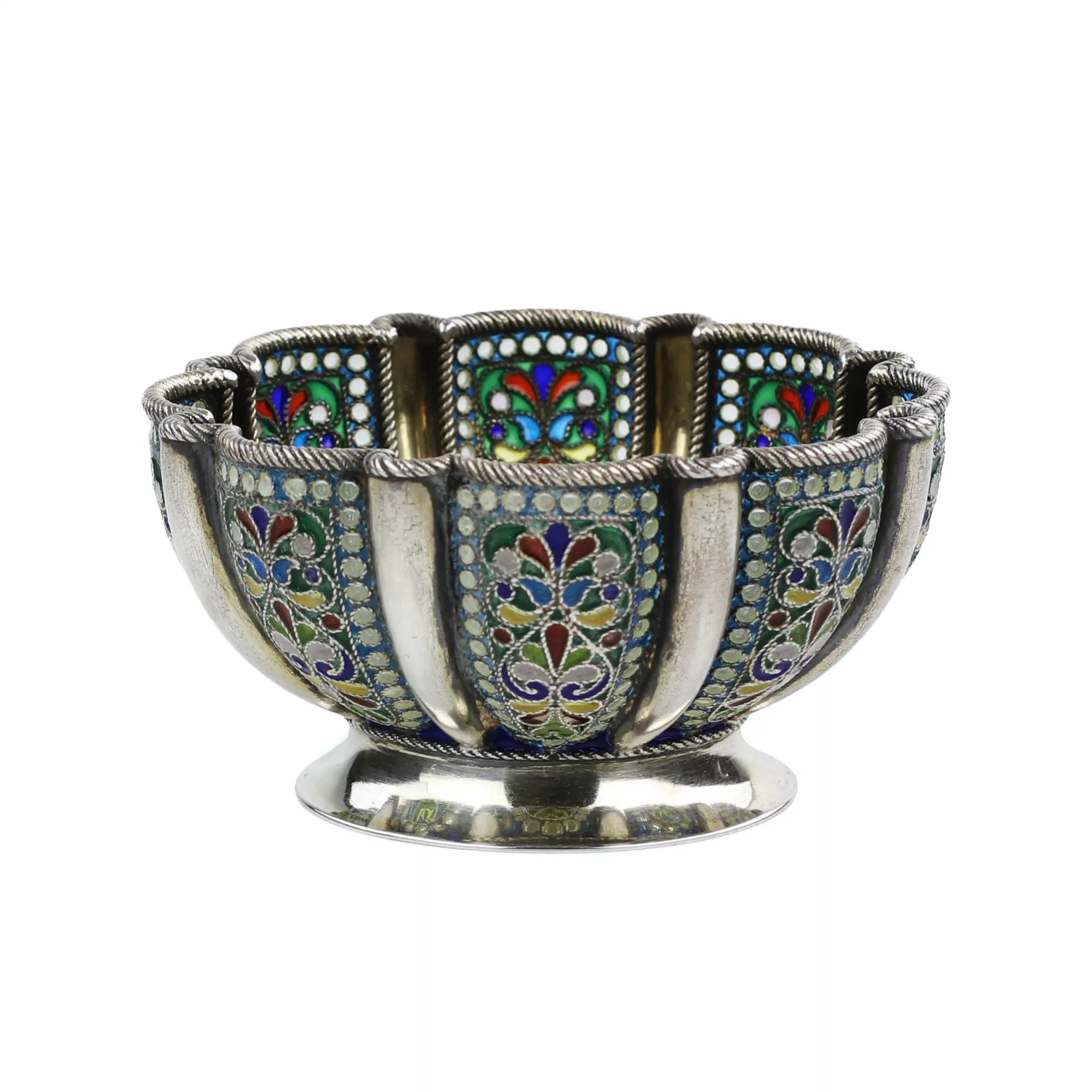 COUPE RUSSE EN ARGENT À ÉMAIL PLIQUE-À-JOUR. MAISON KHLEBNIKOV. MOSCOU, DÉBUT DU XXE SIÈCLE