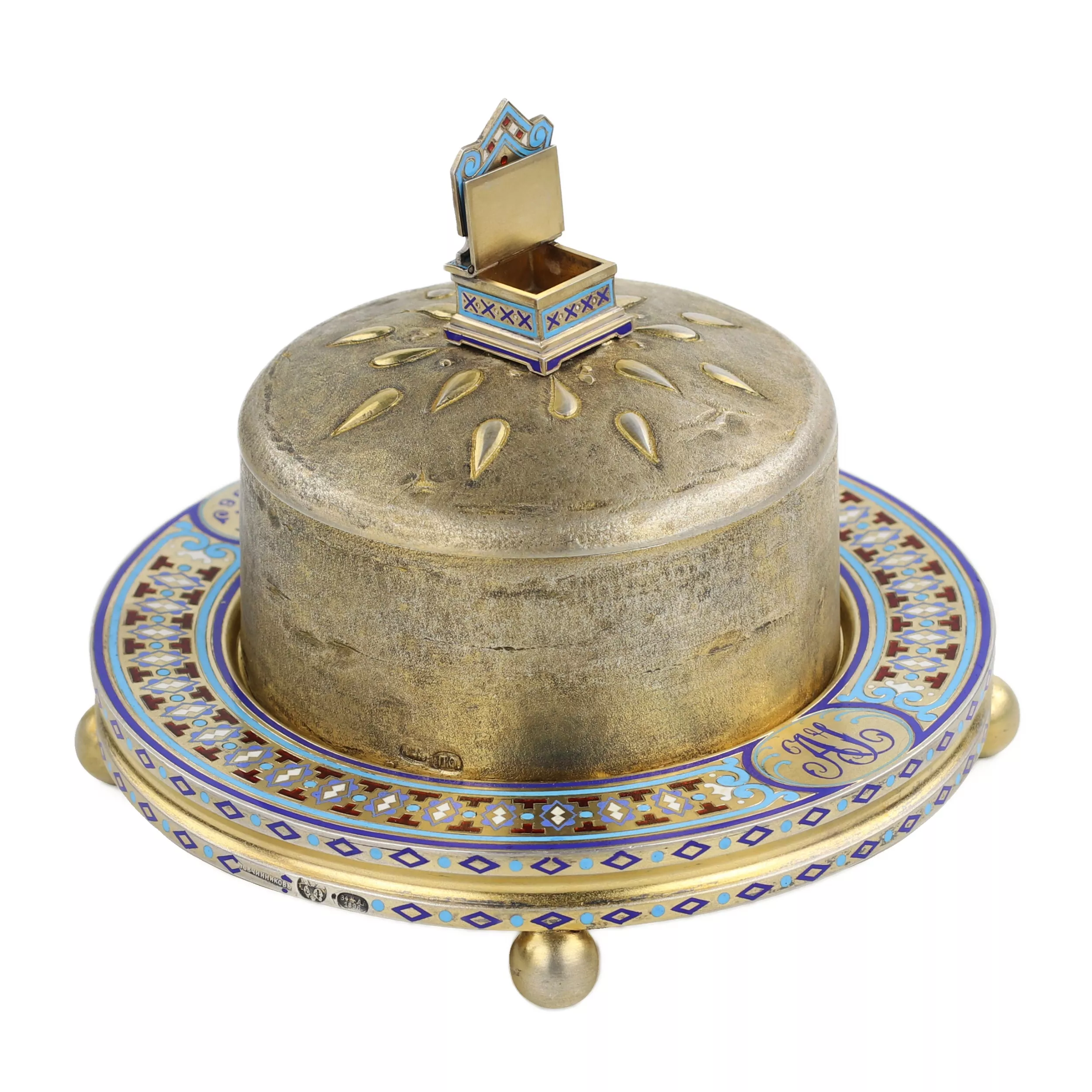 BEURRIER EN ARGENT EN FORME DE PAIN DE FÊTE AVEC SALIÈRE MAISON PAVEL OVCHINNIKOV, MOSCOU, 1896
