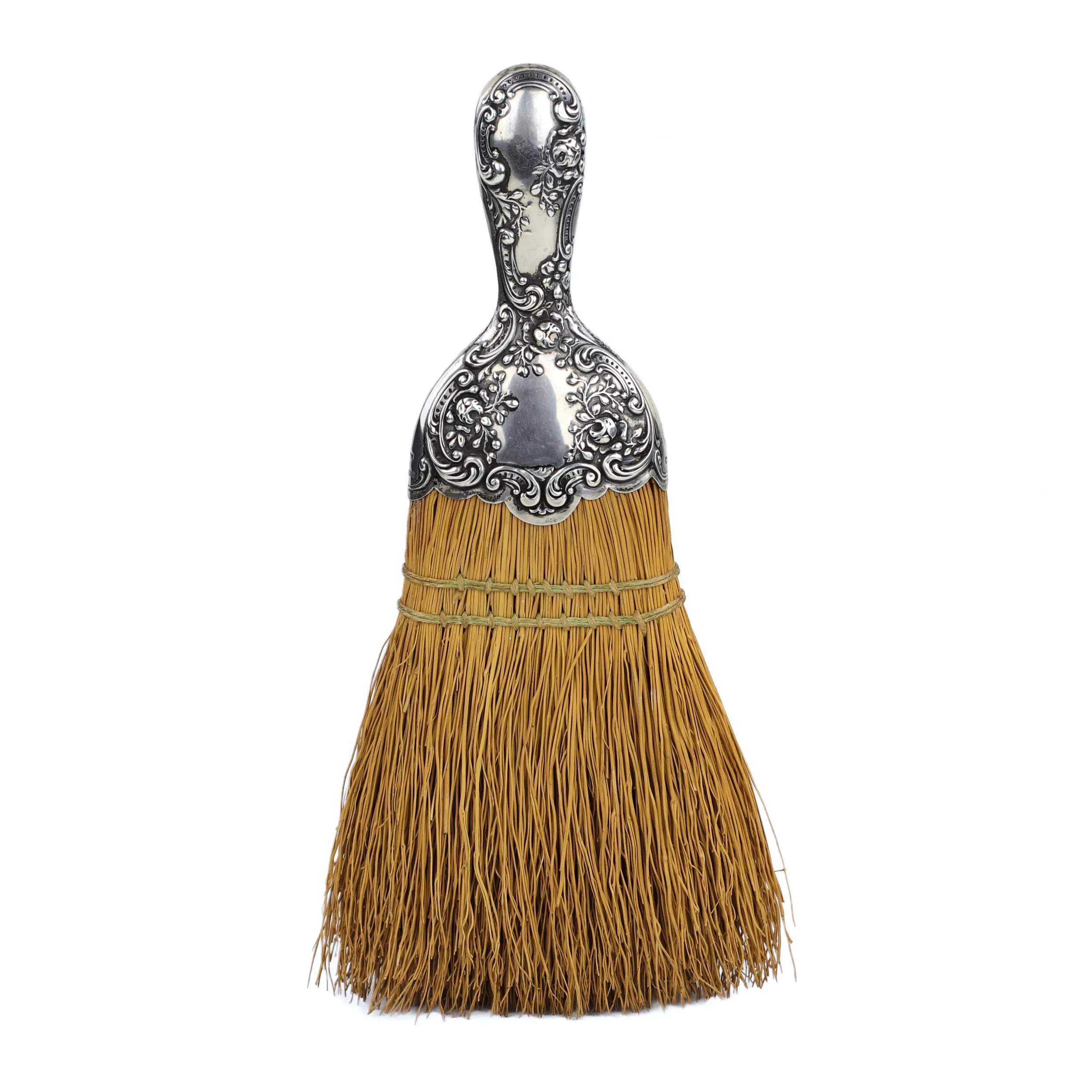 BROSSE EN ARGENT AVEC MANCHE DE STYLE VICTORIEN. GORHAM, TOURNANT DES XIXe ET XXe SIÈCLES