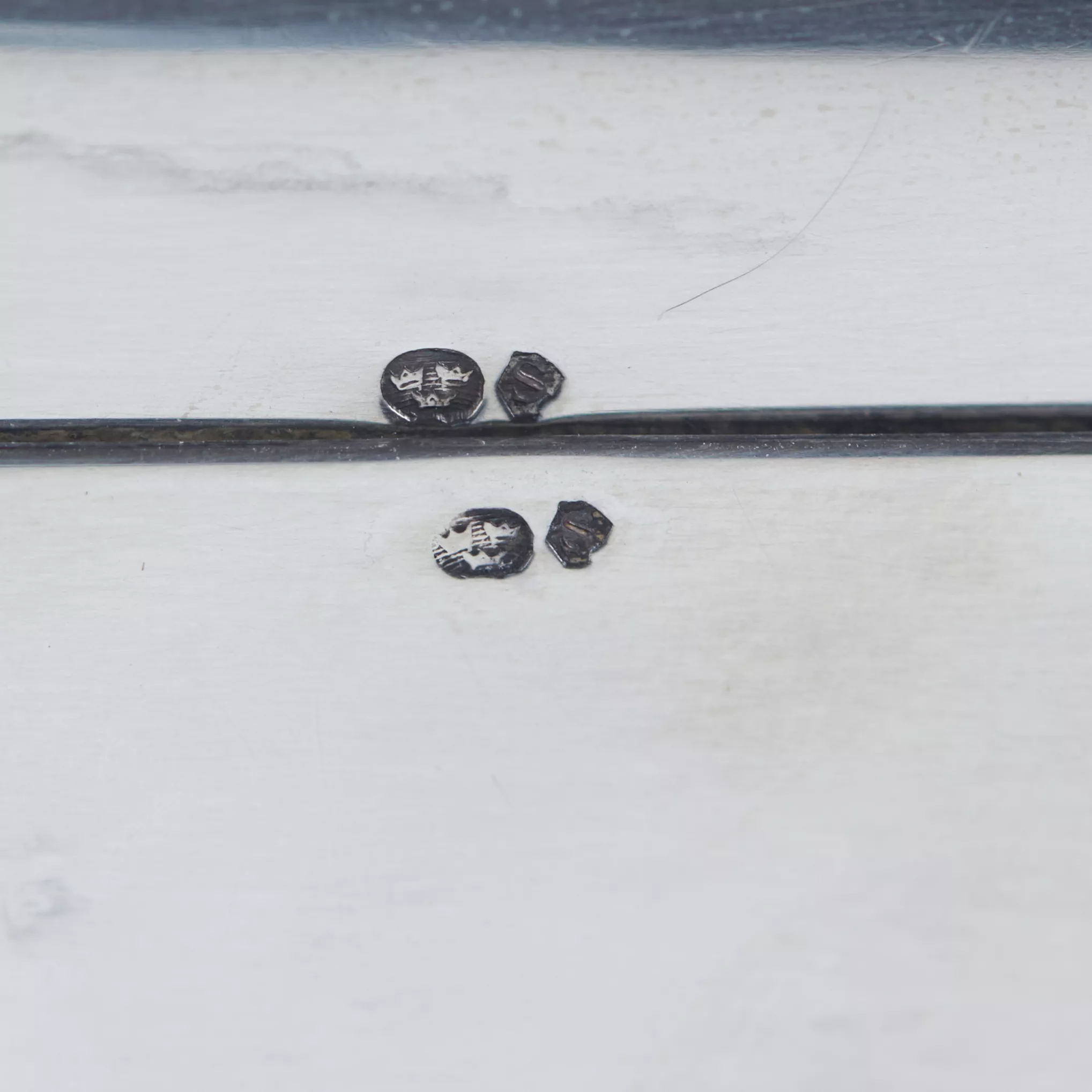 BOÎTE À CIGARes EN ARGENT AVEC CABOCHON SUÈDE, XXe SIÈCLE