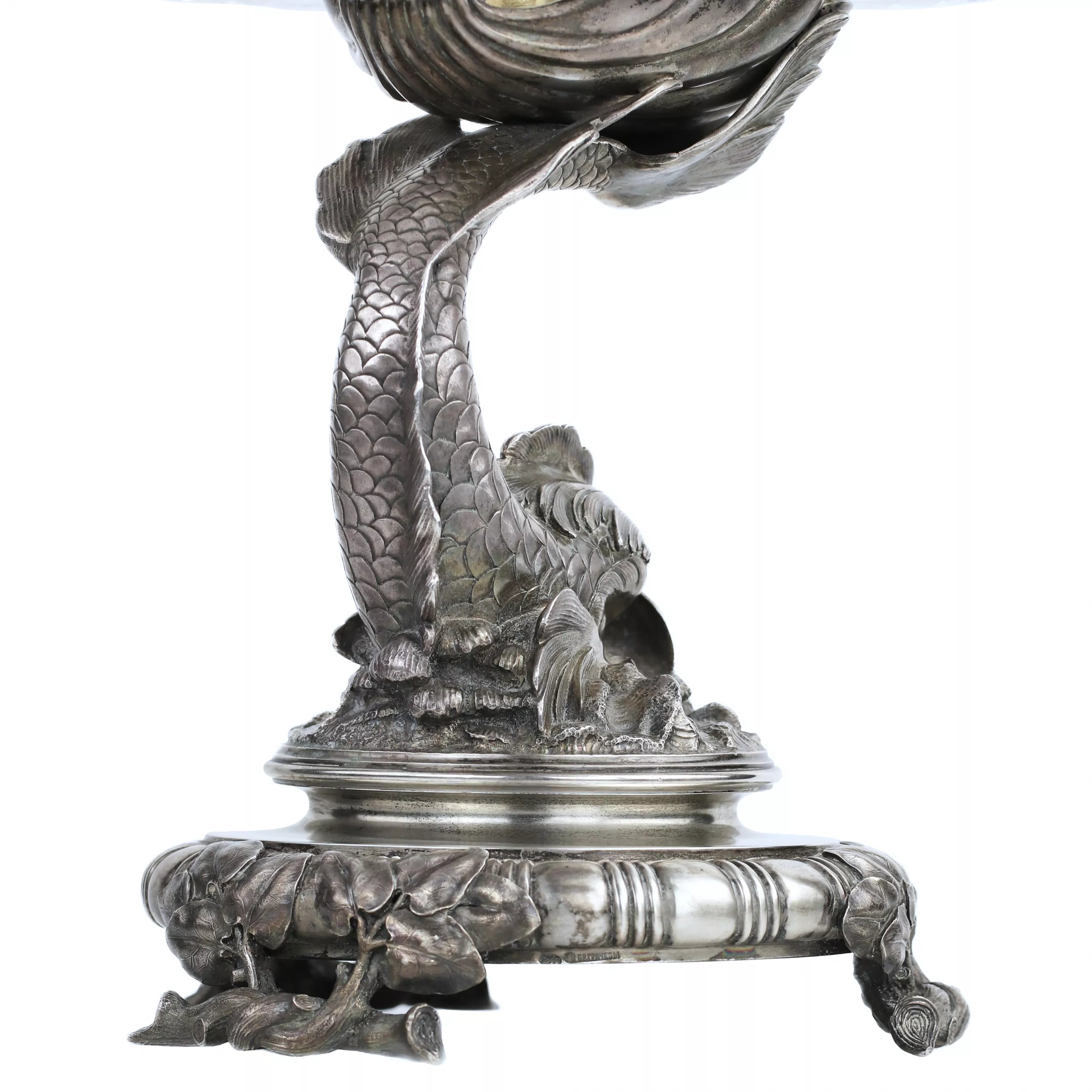 EXCEPTIONNELLE PAIRE DE TAZZAS EN CRISTAL SUR PIÉTEMENTS EN ARGENT. MAISON DES FRÈRES GRACHEV RUSSIE, SAINT-PÉTERSBOURG, FIN DU XIXᵉ SIÈCLE