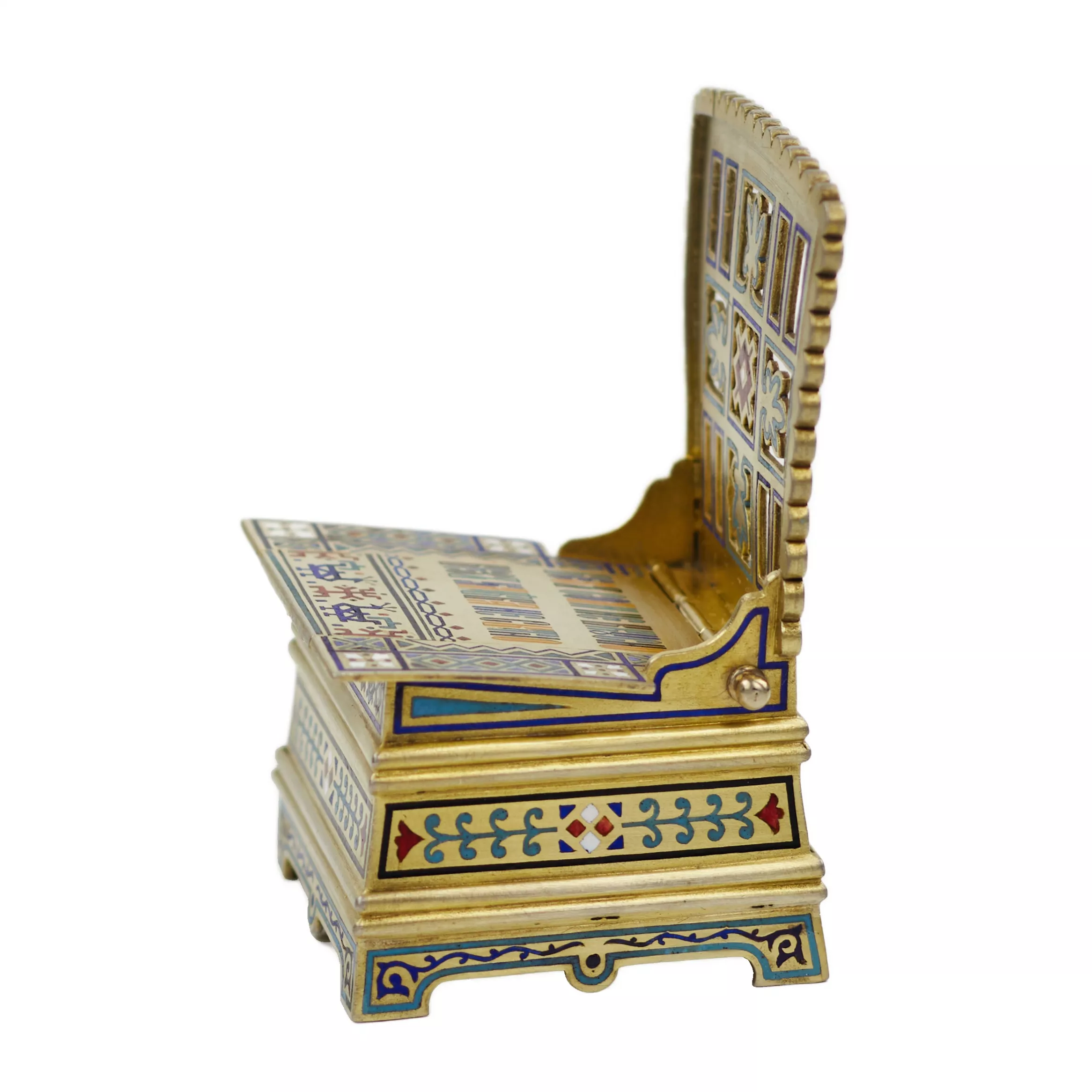 SALERON EN ARGENT EN FORME DE TRÔNE AVEC PROVERBE ÉMAILLÉ FABRIQUE P.A. OVCHINNIKOV, MOSCOU, 1884